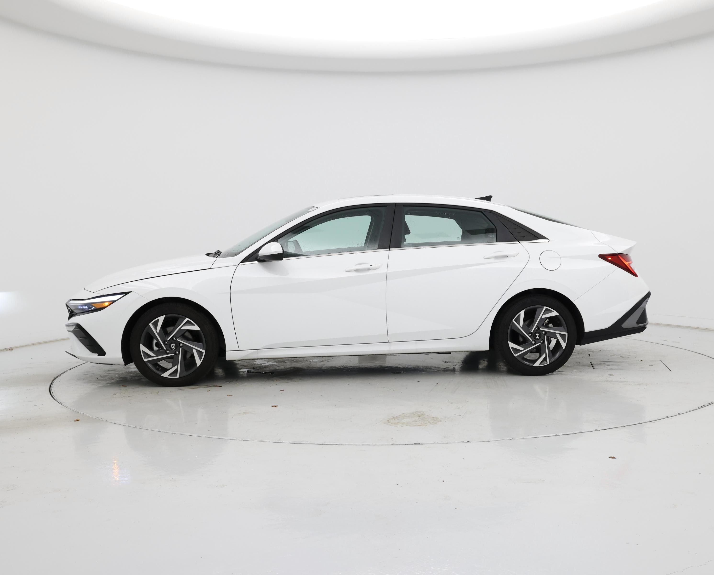 Thumbnail: 2024 Hyundai Elantra - 3