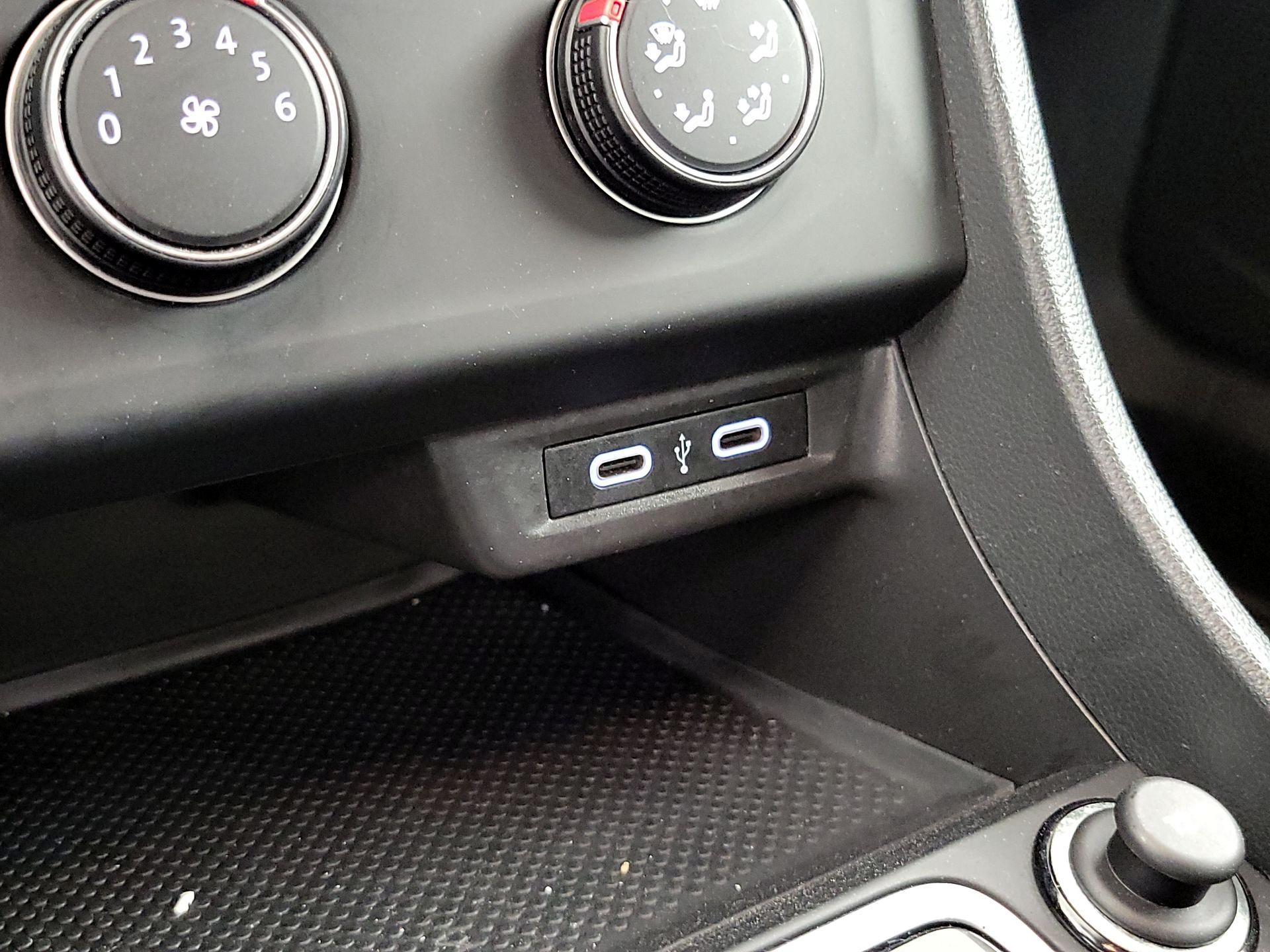 Thumbnail: 2021 Volkswagen Jetta - 18