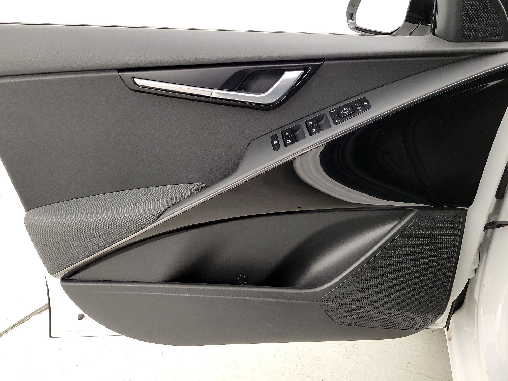 Thumbnail: 2023 Kia Niro - 12