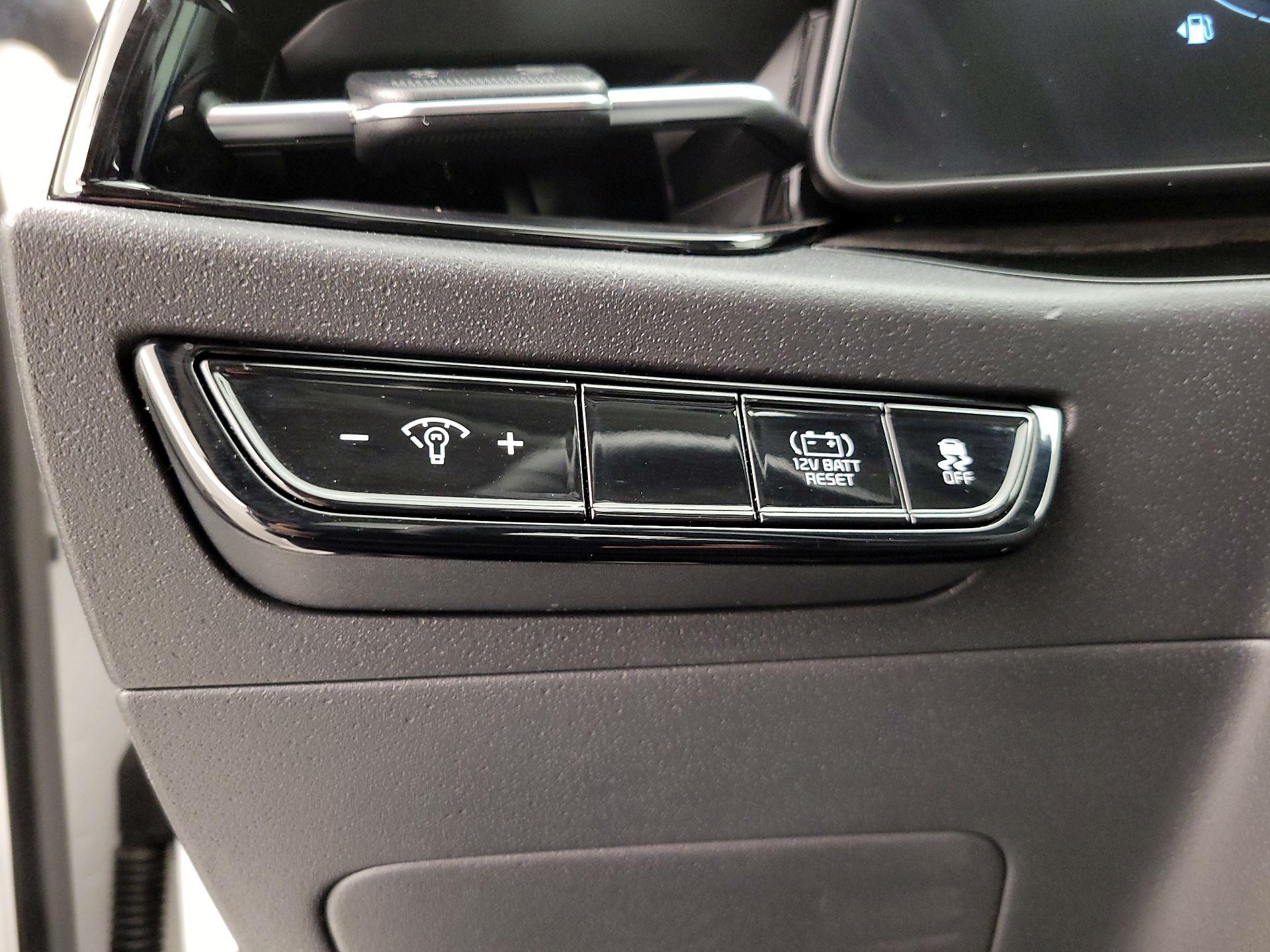 Thumbnail: 2023 Kia Niro - 13