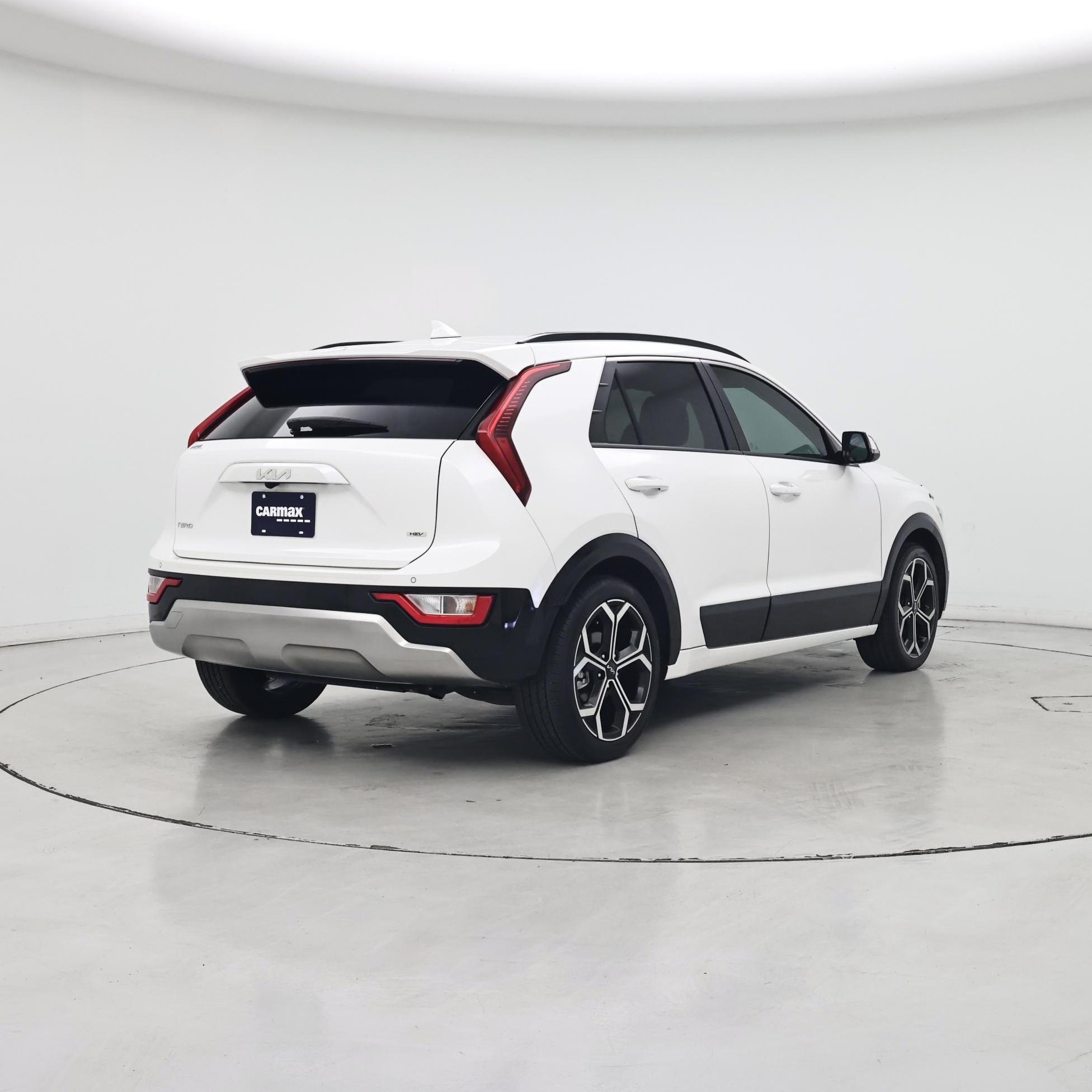 Thumbnail: 2023 Kia Niro - 8