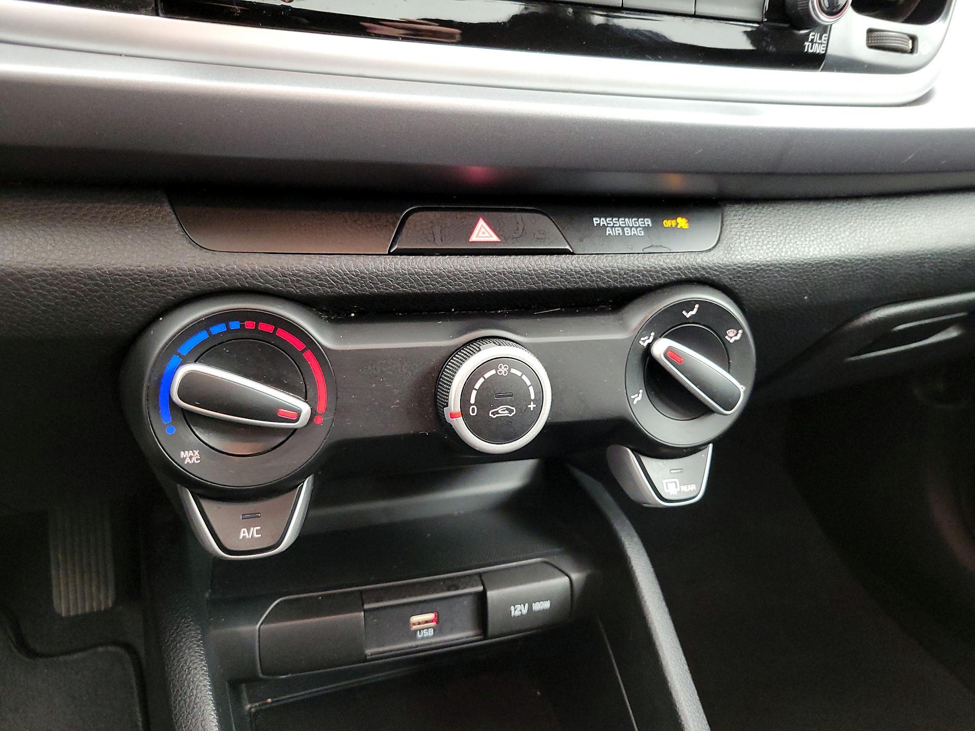 Thumbnail: 2023 Kia Rio - 16