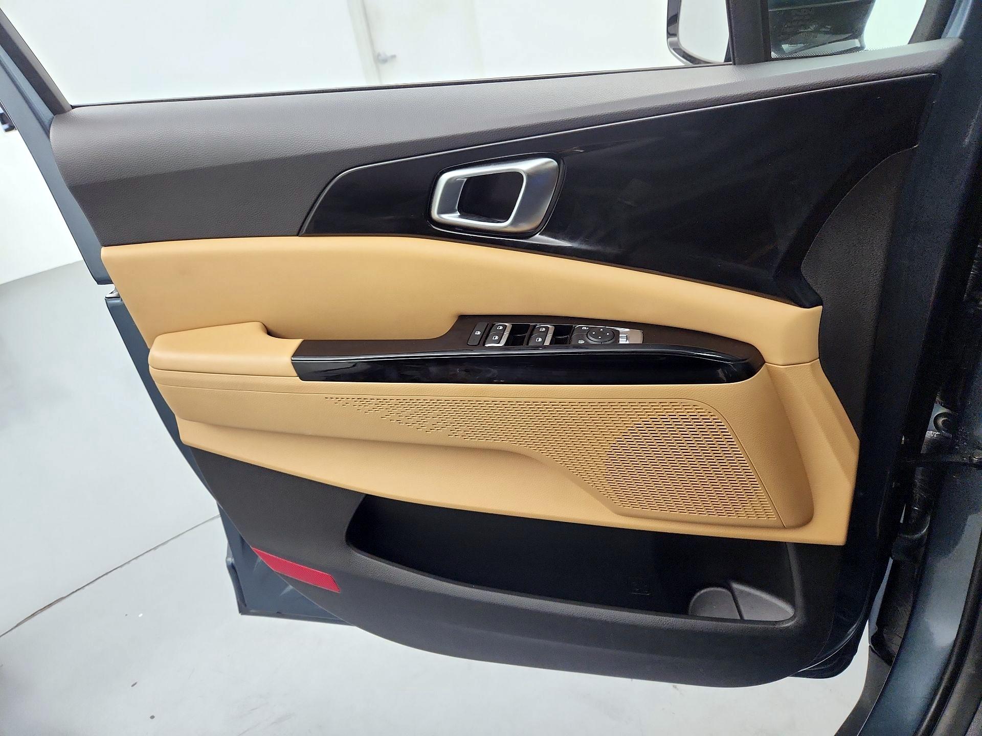 Thumbnail: 2023 Kia Carnival - 12