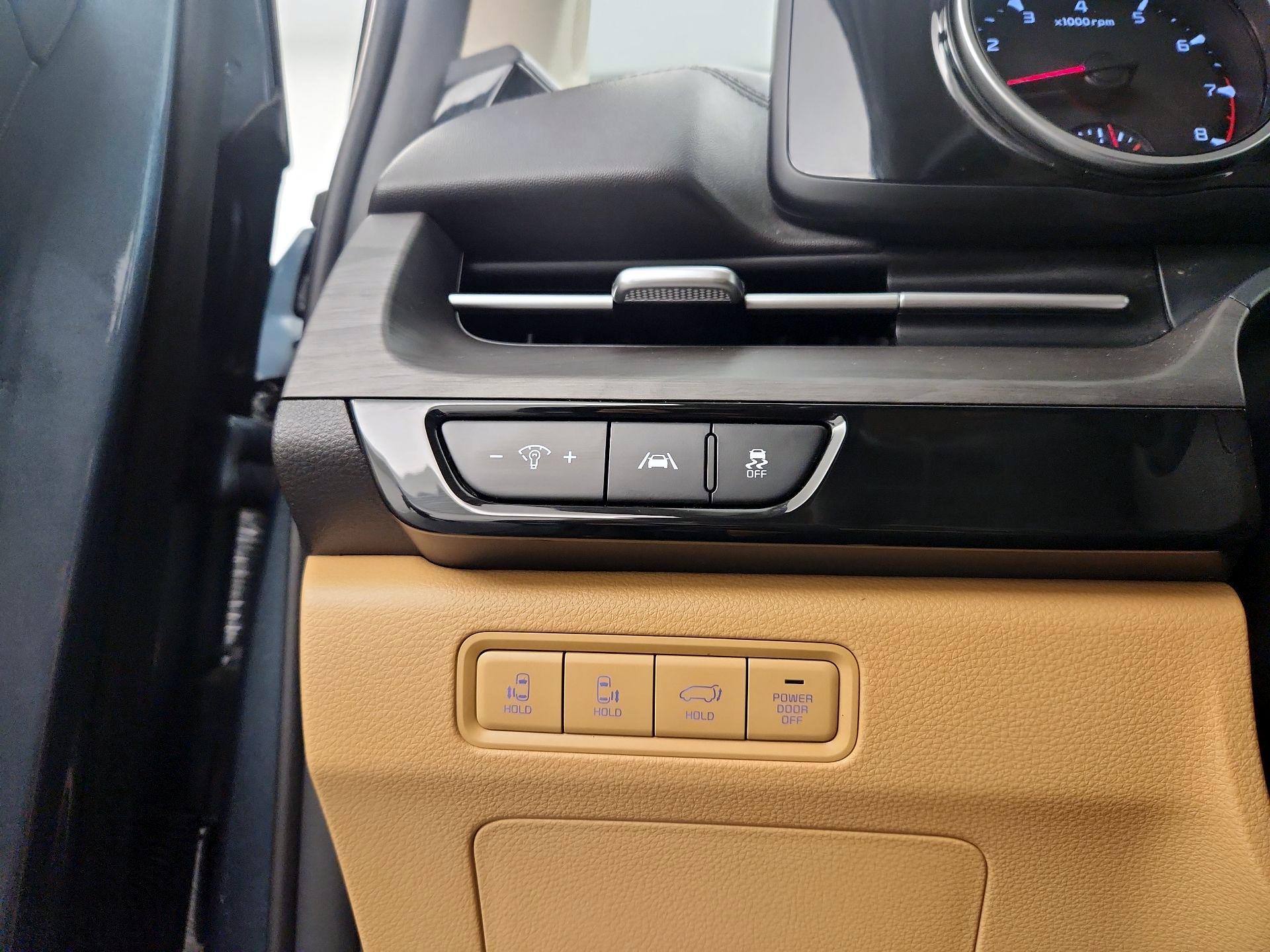 Thumbnail: 2023 Kia Carnival - 13