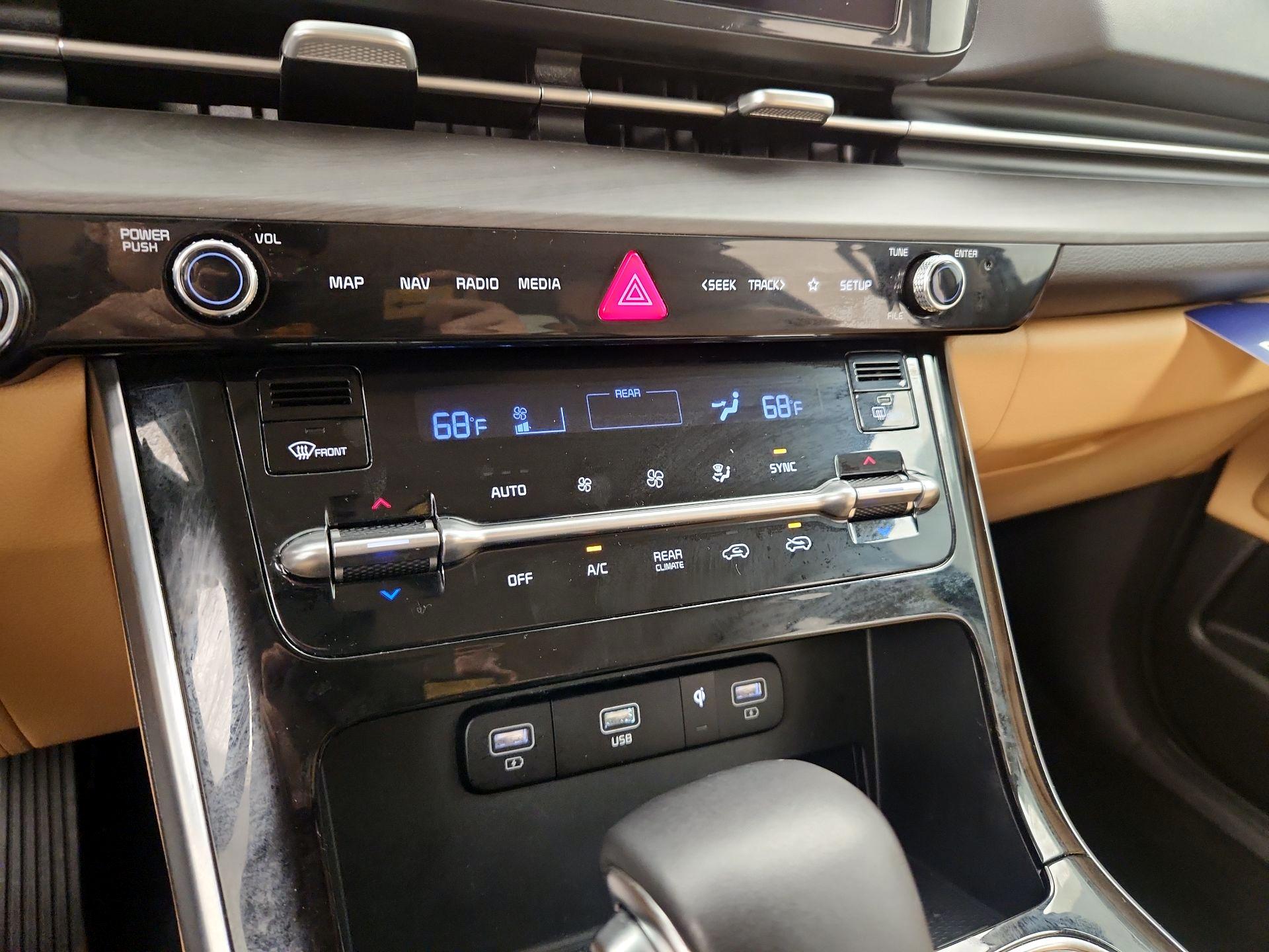 Thumbnail: 2023 Kia Carnival - 17