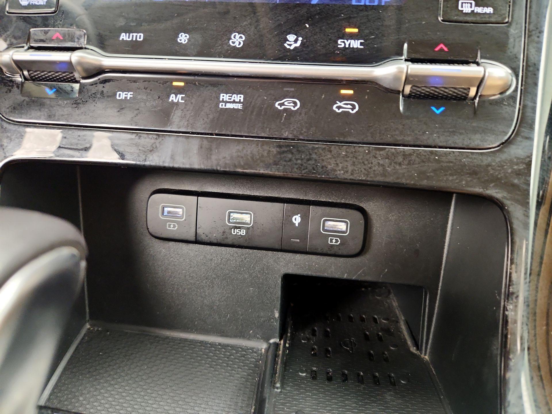 Thumbnail: 2023 Kia Carnival - 19