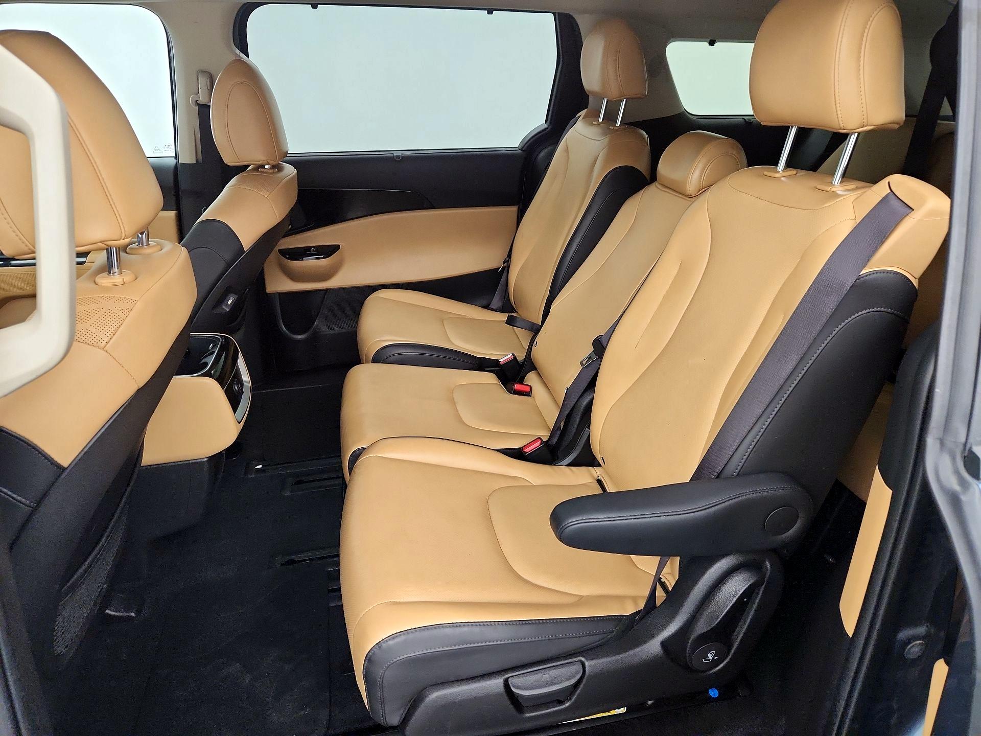 Thumbnail: 2023 Kia Carnival - 20