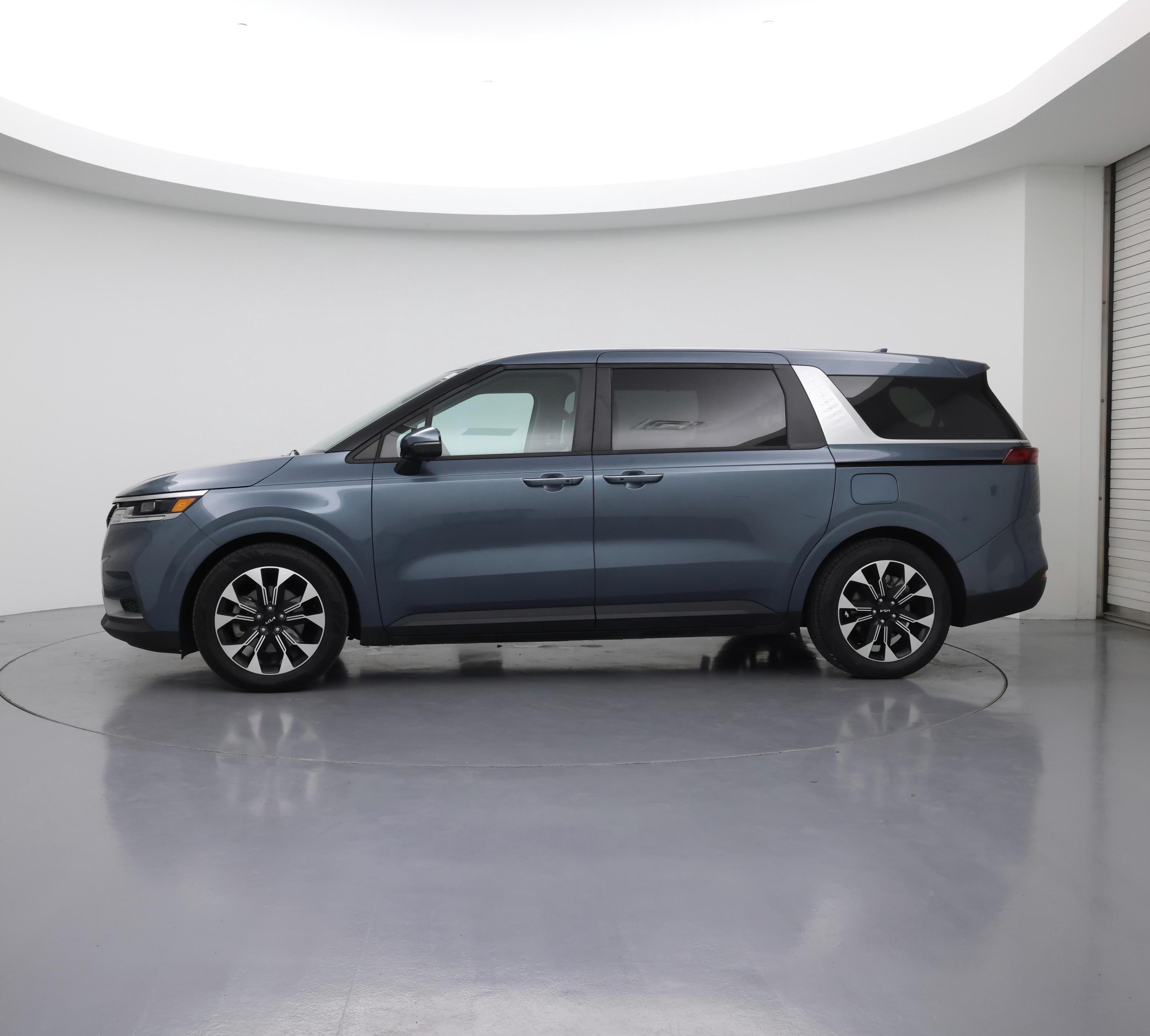 Thumbnail: 2023 Kia Carnival - 3