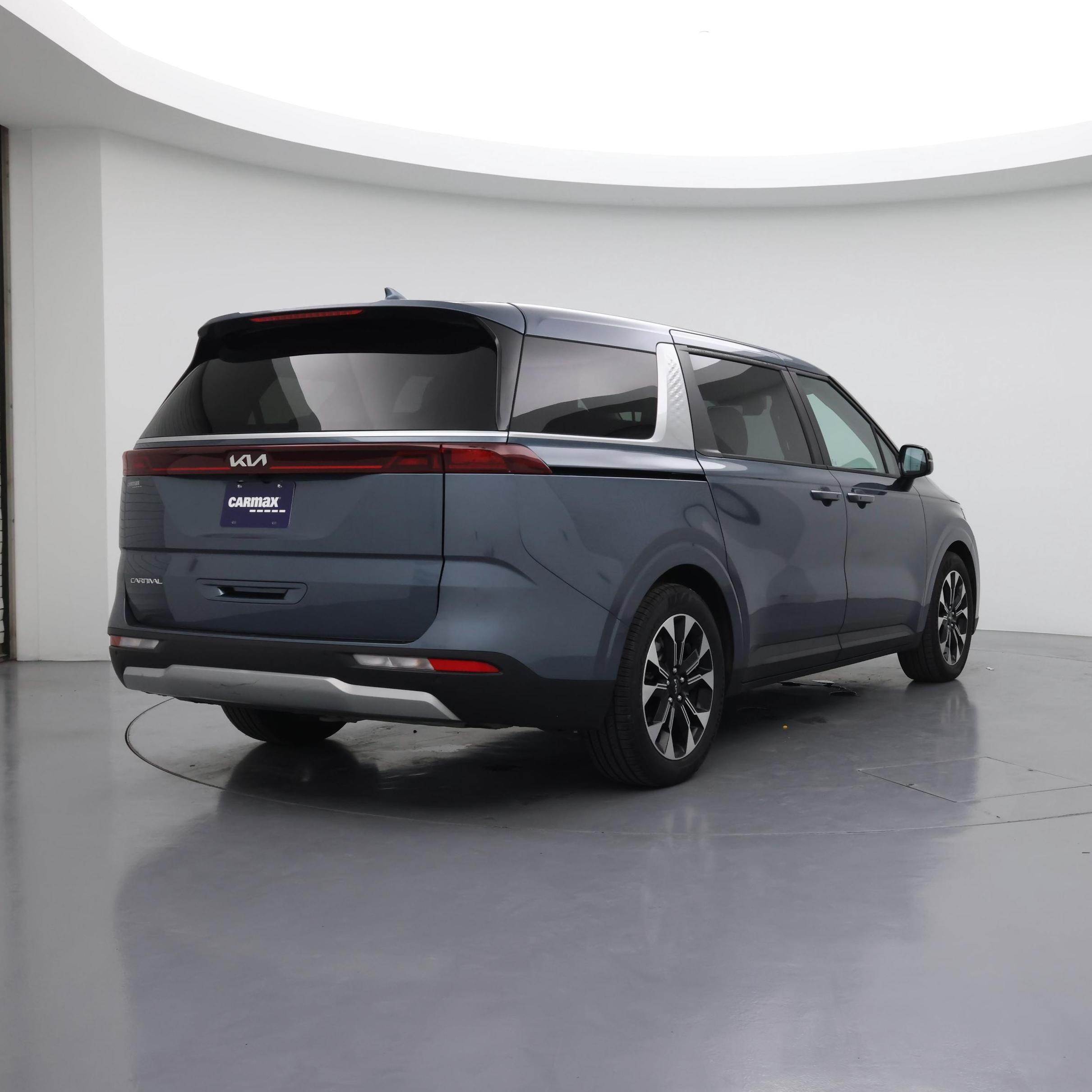 Thumbnail: 2023 Kia Carnival - 8