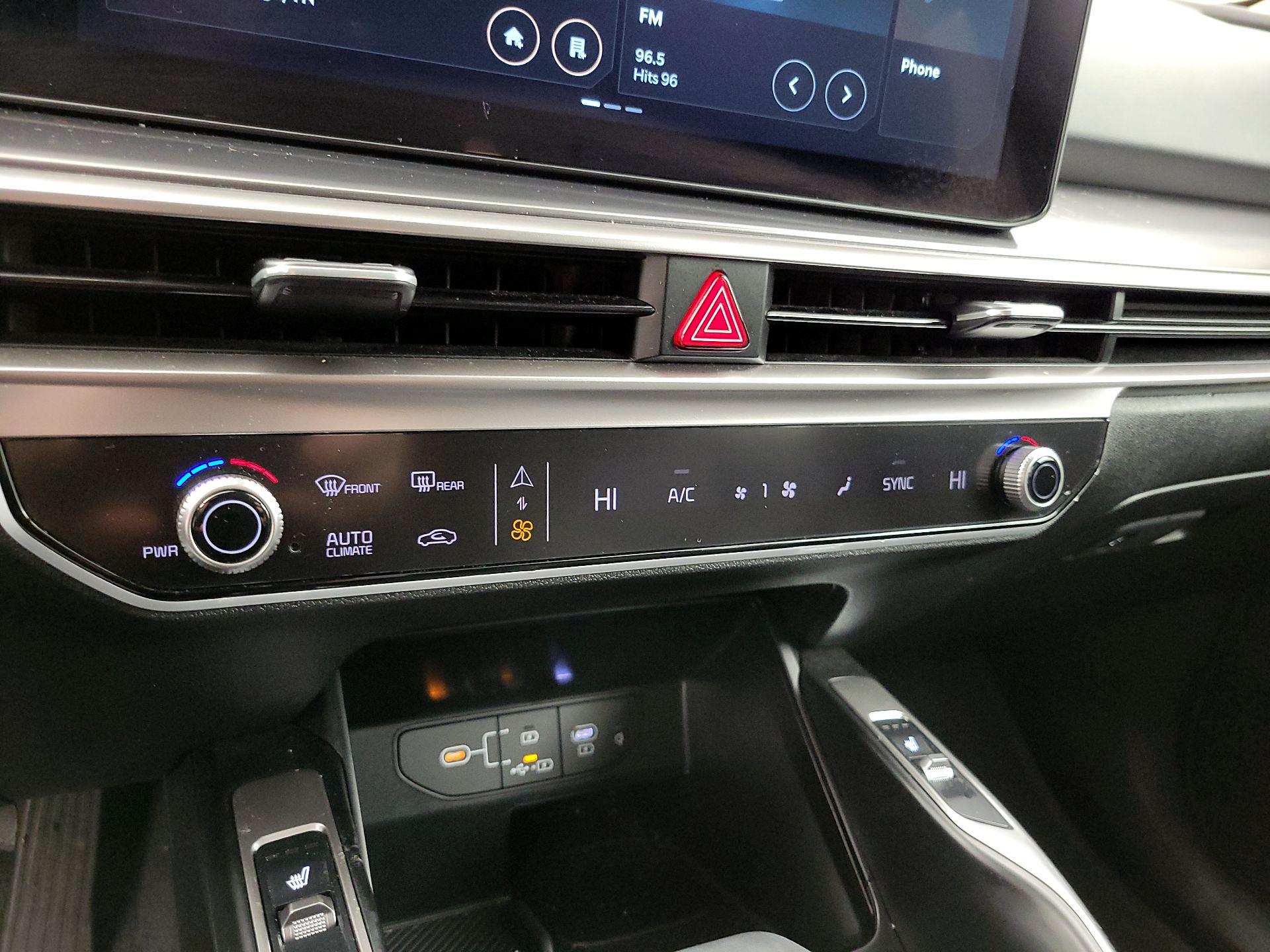 Thumbnail: 2024 Kia Sorento - 17