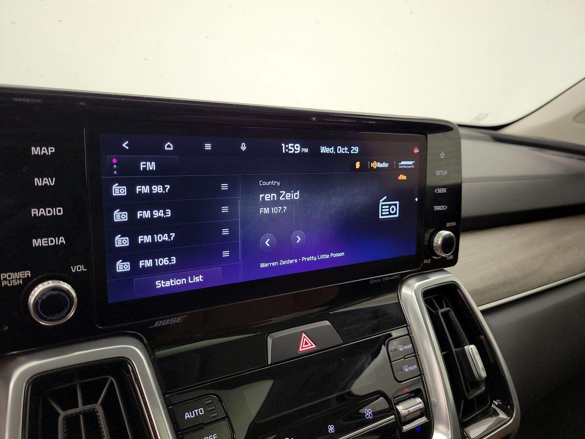 Thumbnail: 2023 Kia Sorento - 16