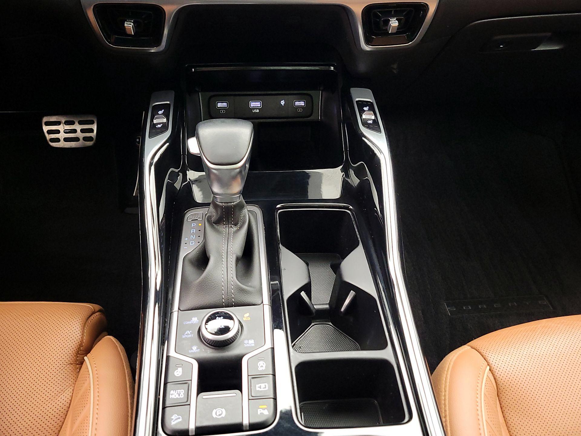 Thumbnail: 2023 Kia Sorento - 18