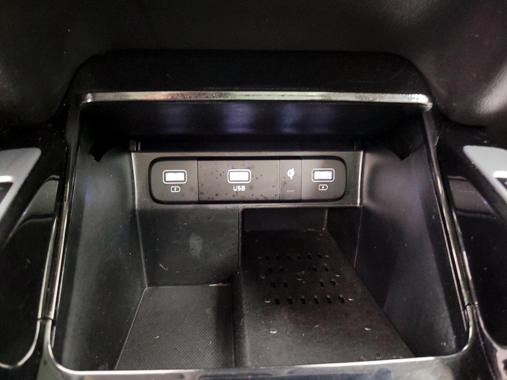 Thumbnail: 2023 Kia Sorento - 19