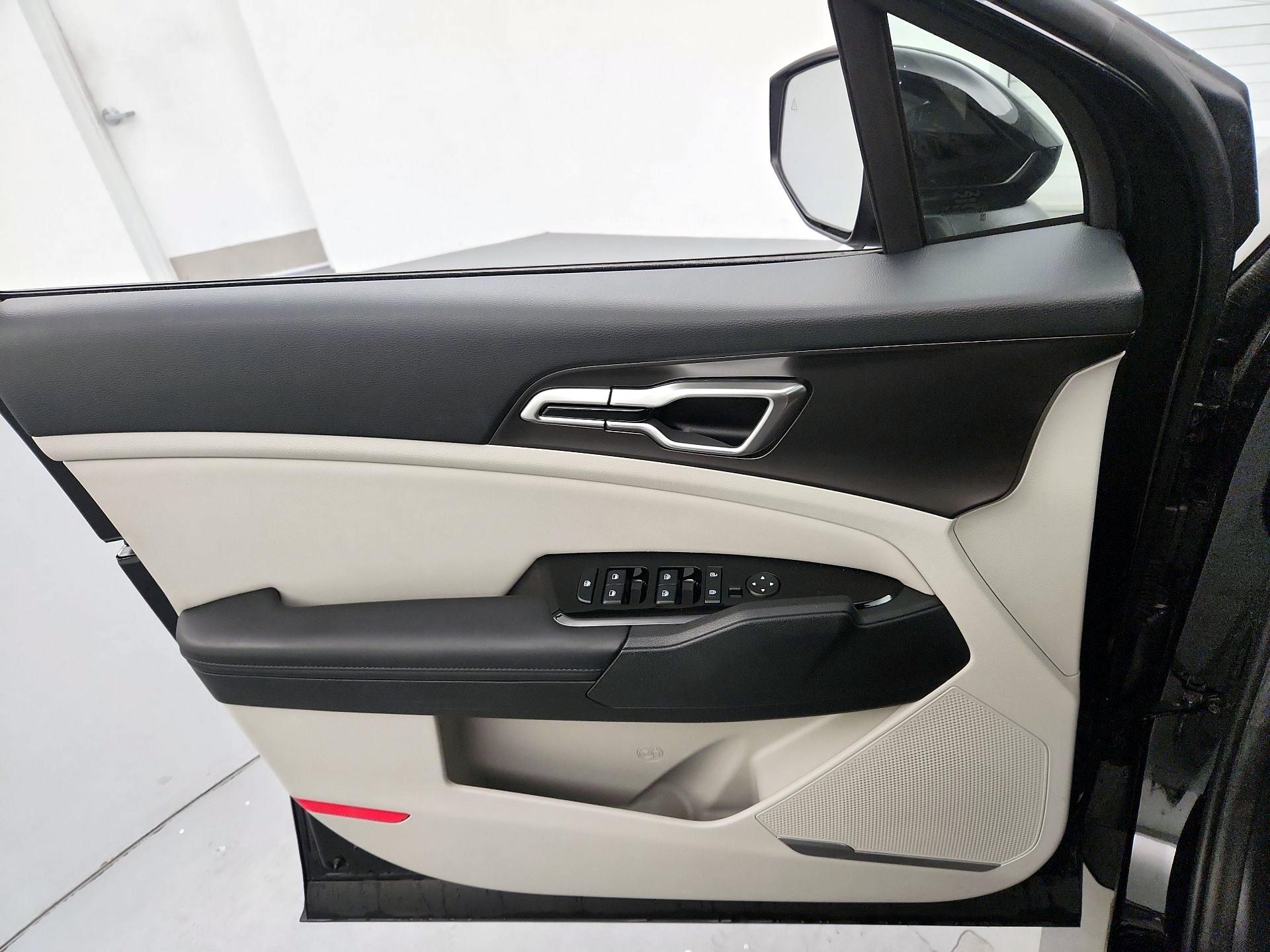 Thumbnail: 2023 Kia Sportage - 12