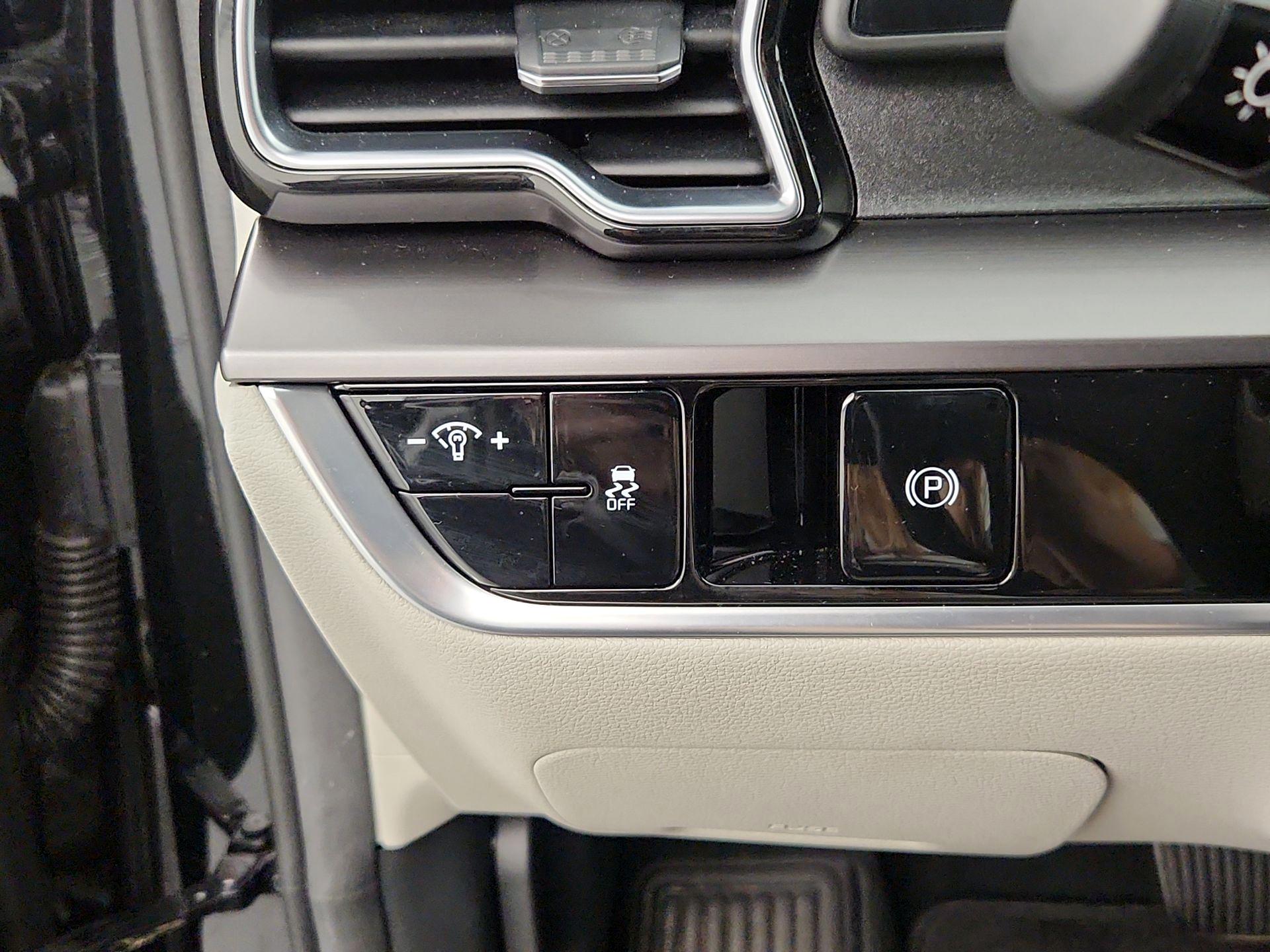 Thumbnail: 2023 Kia Sportage - 13