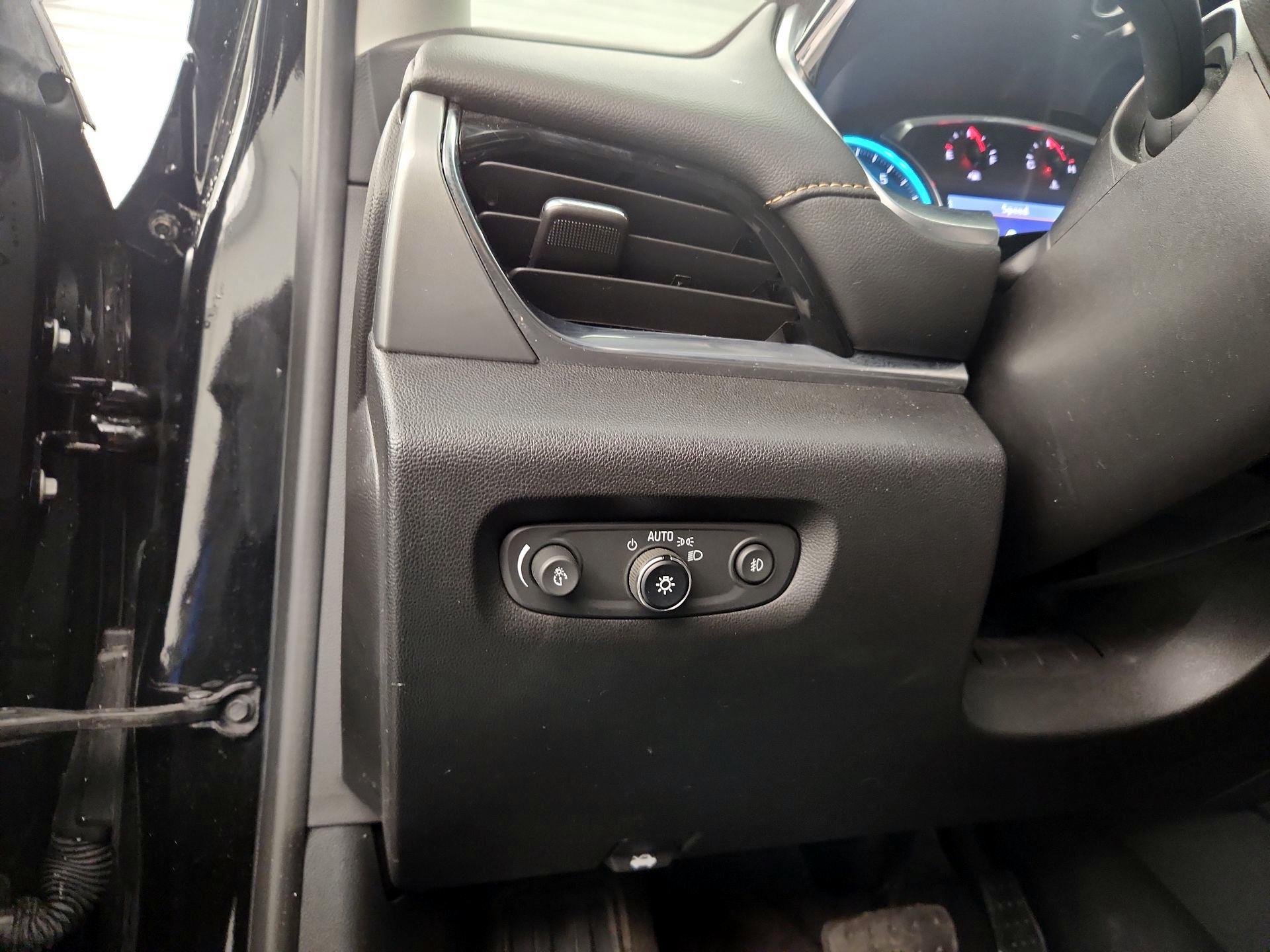 Thumbnail: 2021 Chevrolet Traverse - 13