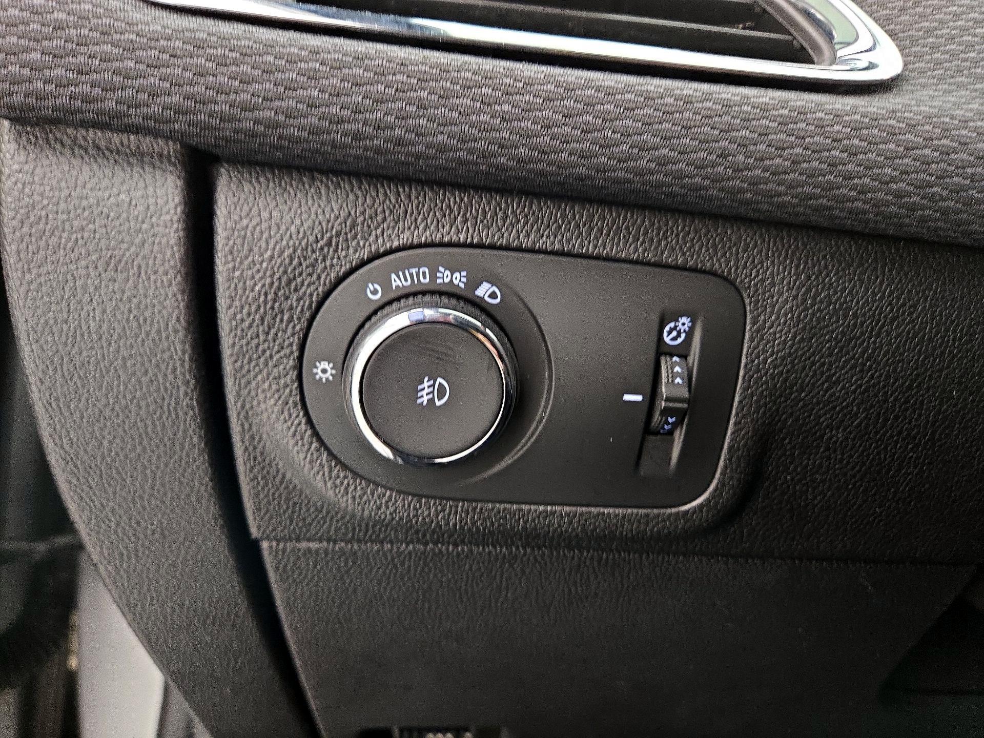 Thumbnail: 2018 Chevrolet Cruze - 13