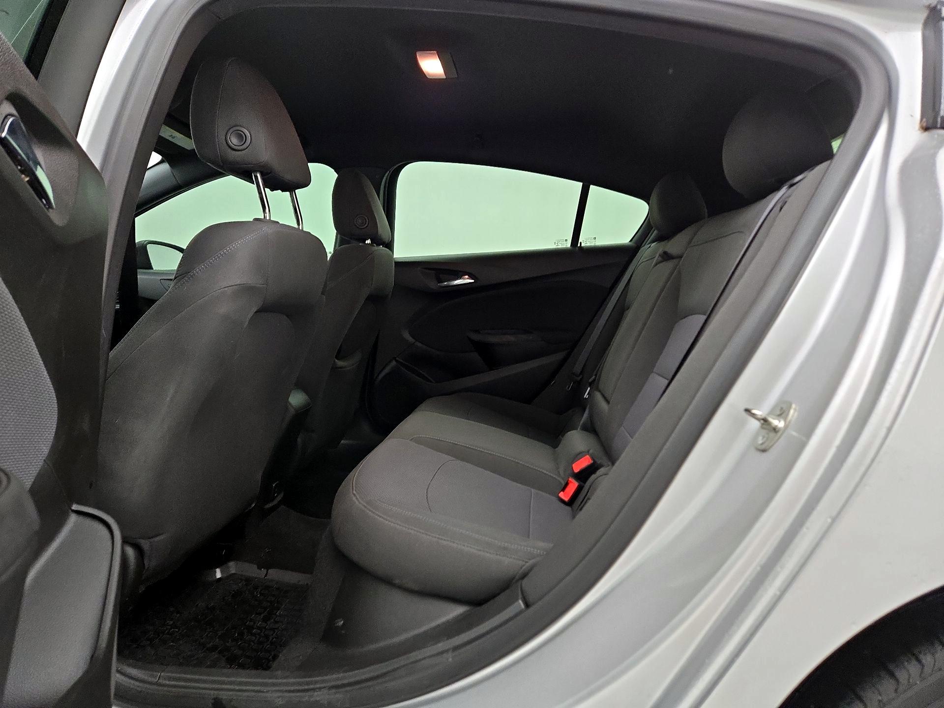 Thumbnail: 2018 Chevrolet Cruze - 19