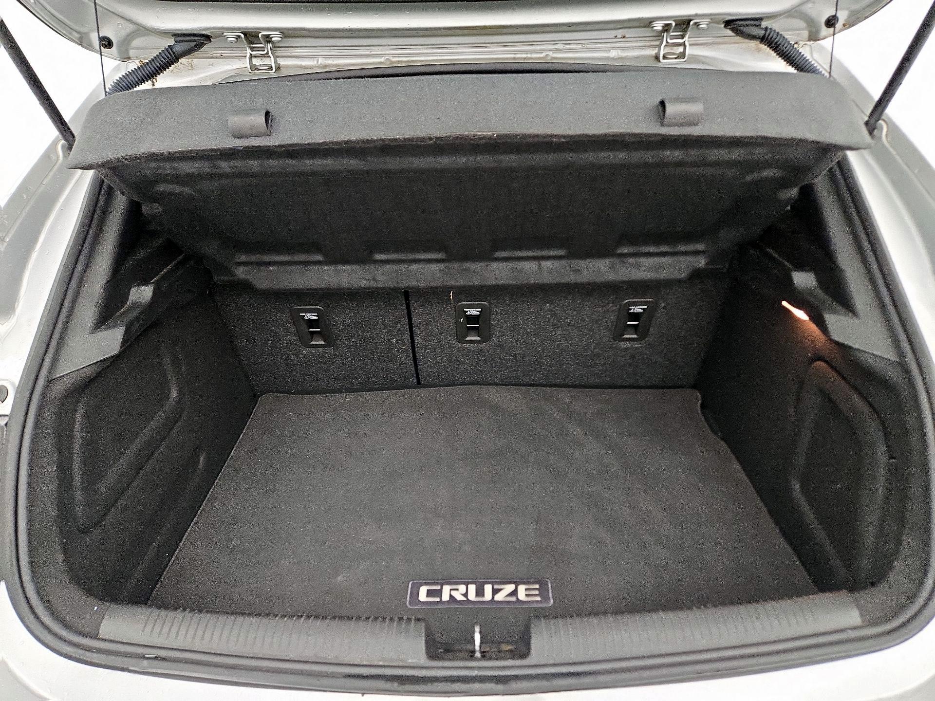 Thumbnail: 2018 Chevrolet Cruze - 20