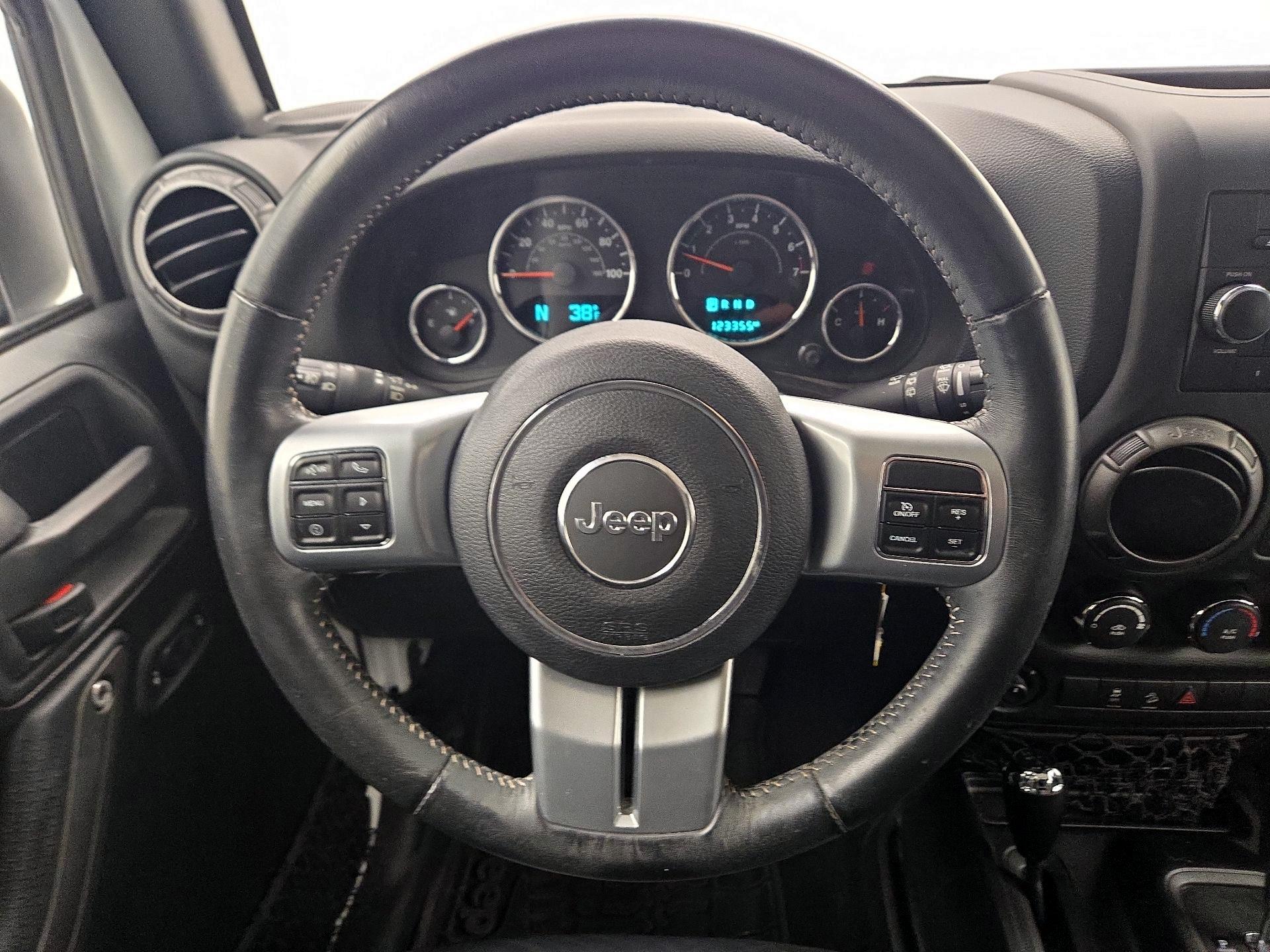 Thumbnail: 2016 Jeep Wrangler - 10