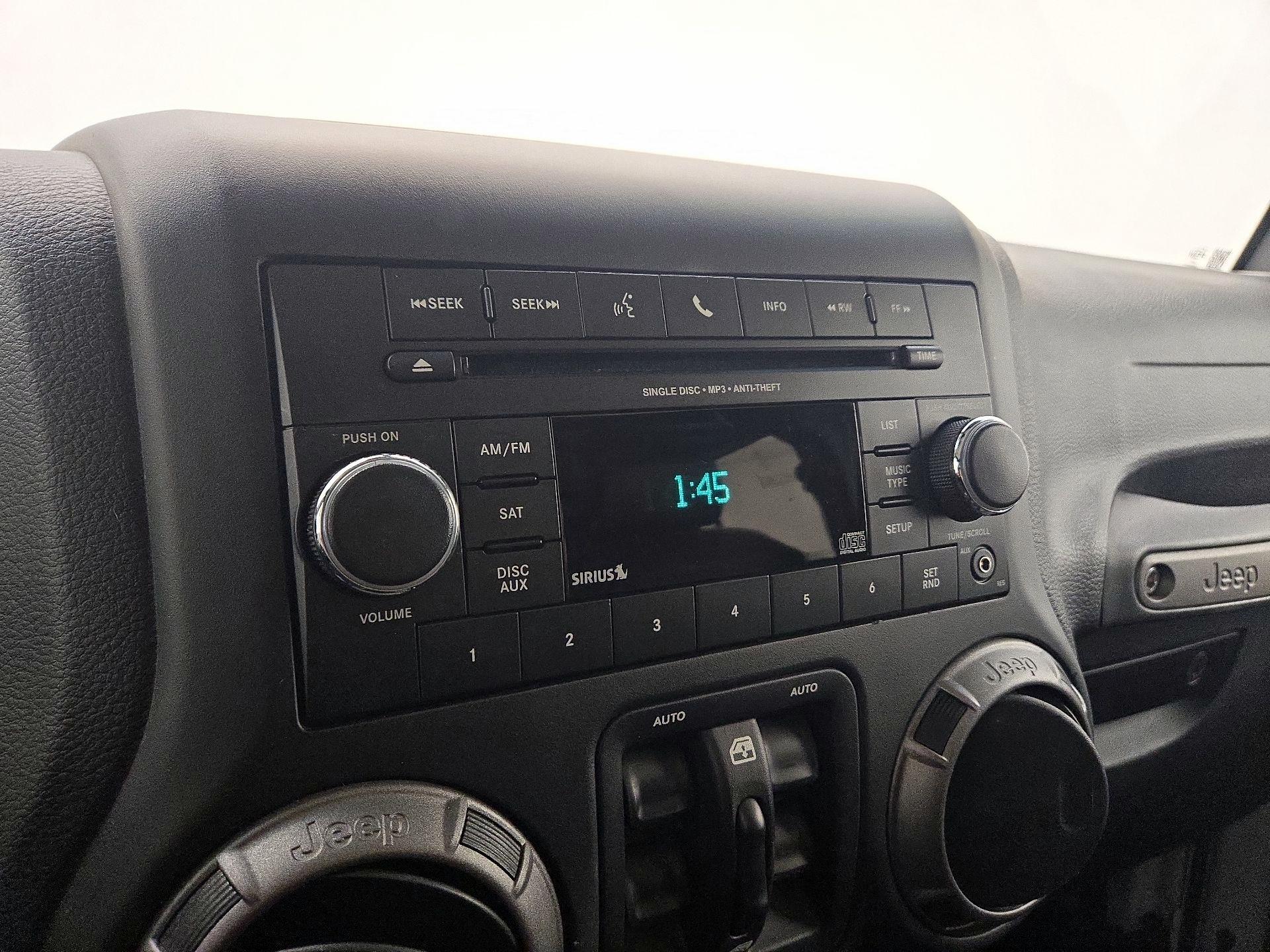 Thumbnail: 2016 Jeep Wrangler - 13