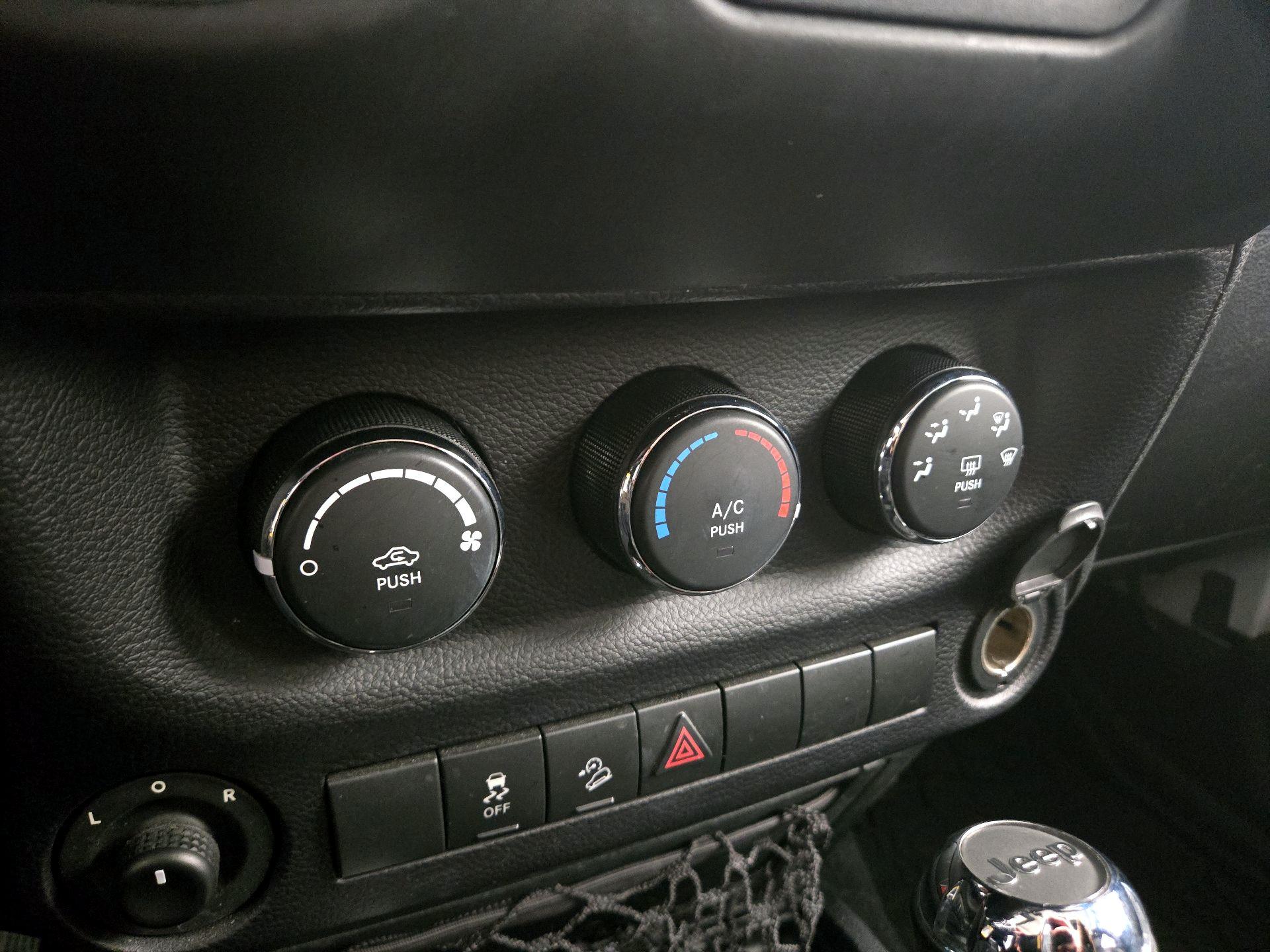 Thumbnail: 2016 Jeep Wrangler - 14