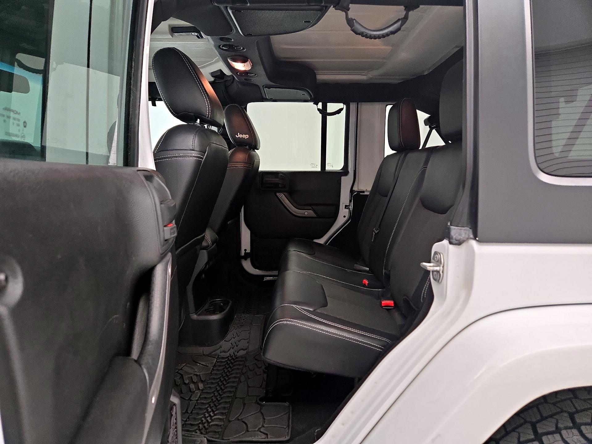 Thumbnail: 2016 Jeep Wrangler - 17