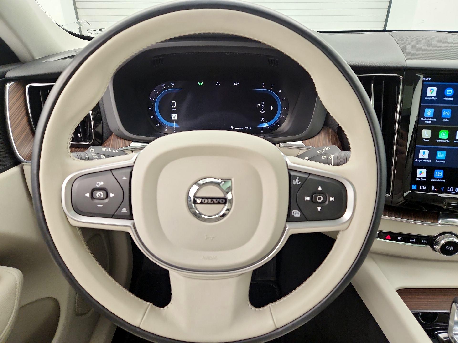 Thumbnail: 2022 Volvo XC60 - 10