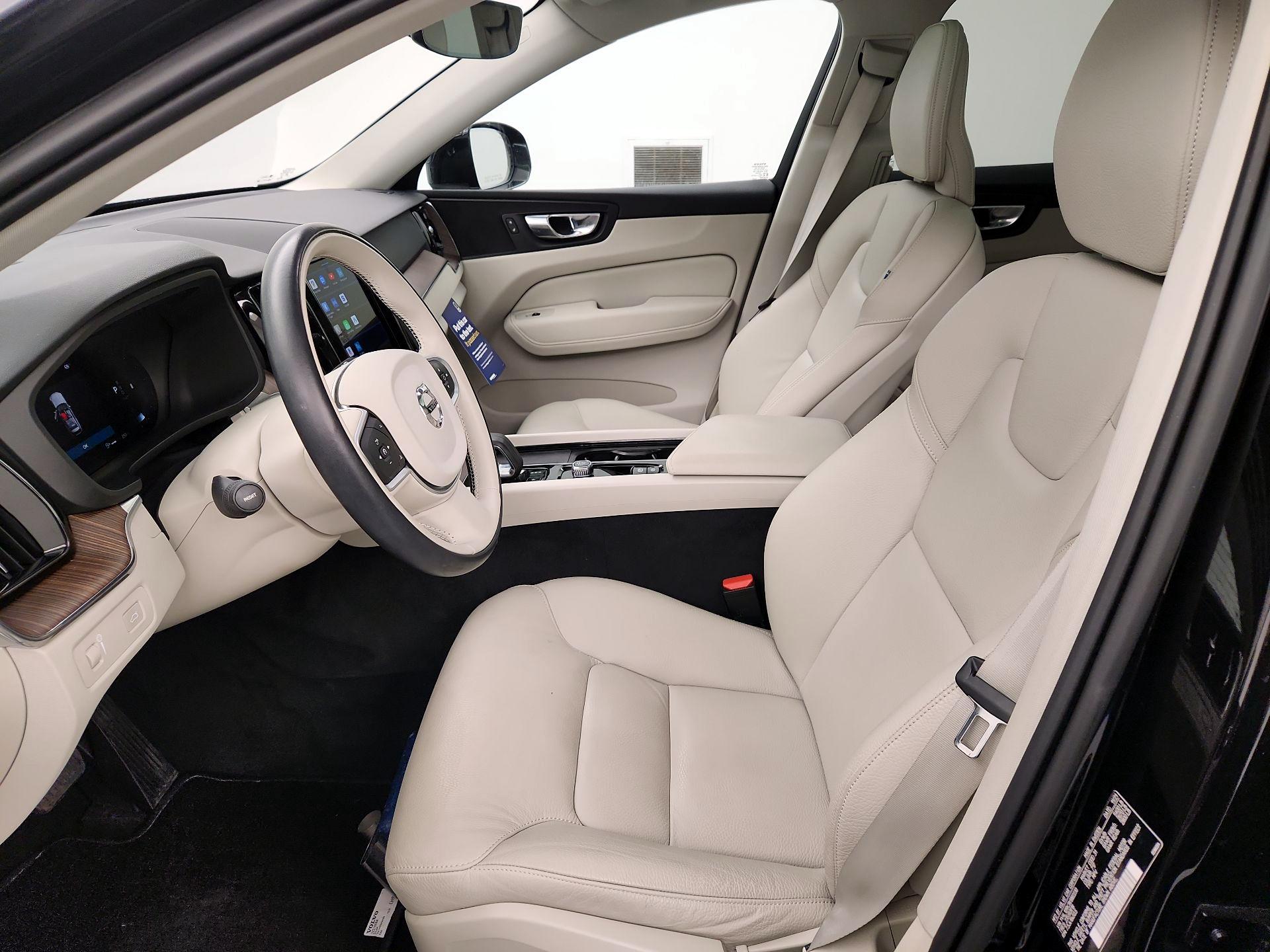 Thumbnail: 2022 Volvo XC60 - 11