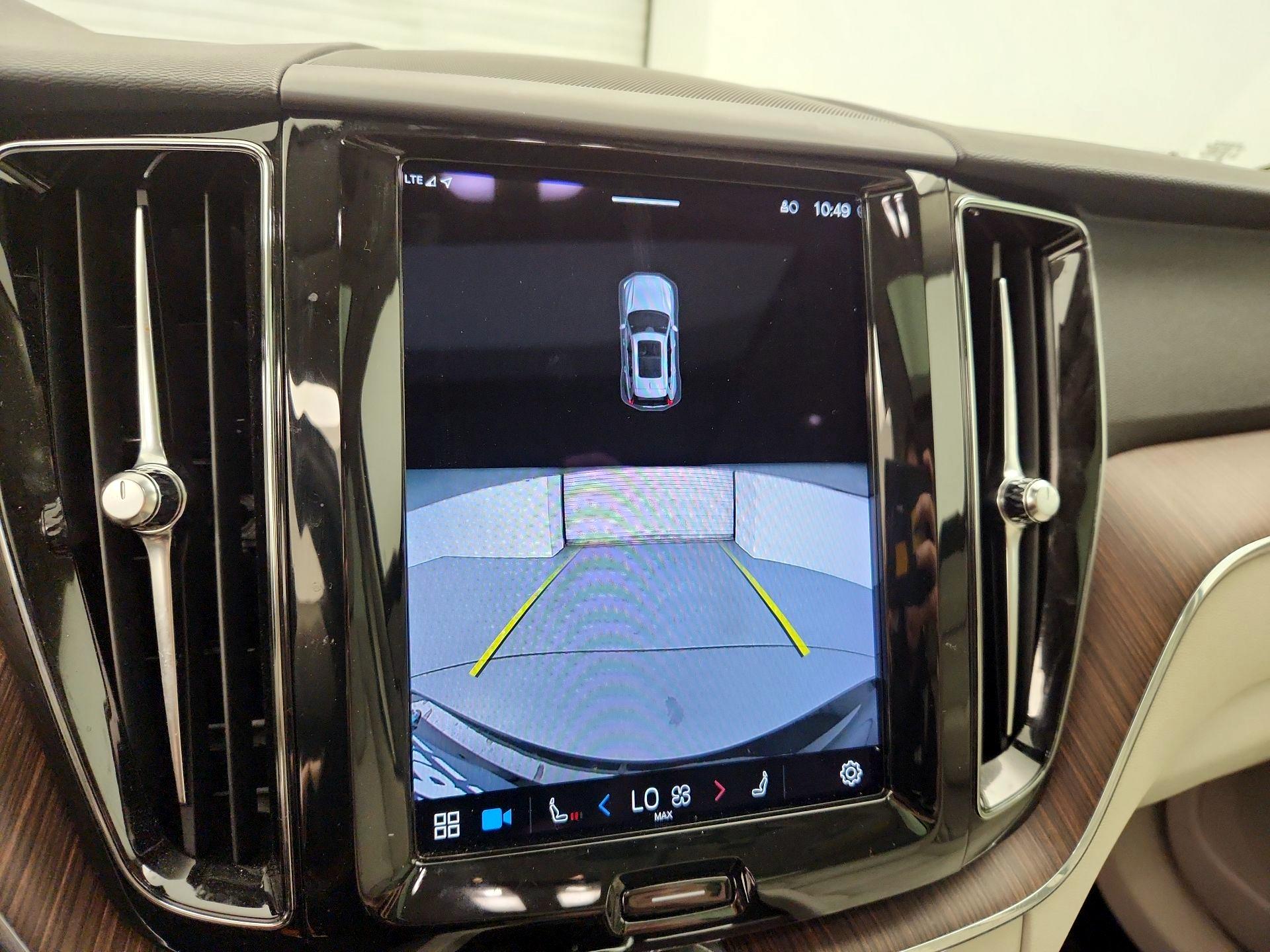 Thumbnail: 2022 Volvo XC60 - 15