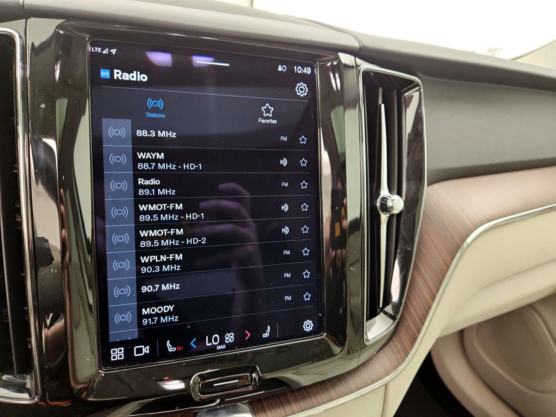 Thumbnail: 2022 Volvo XC60 - 16