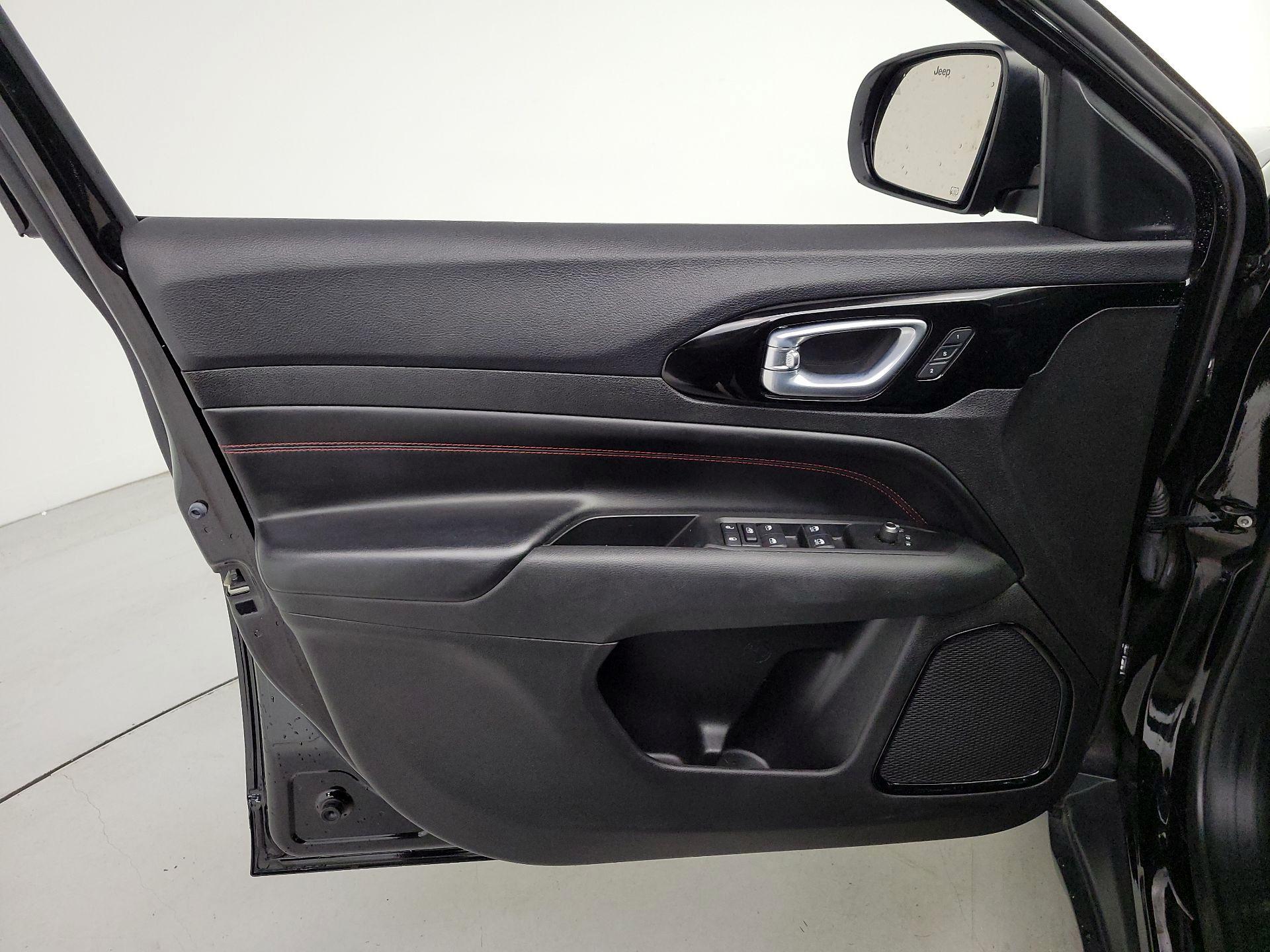 Thumbnail: 2022 Jeep Compass - 12