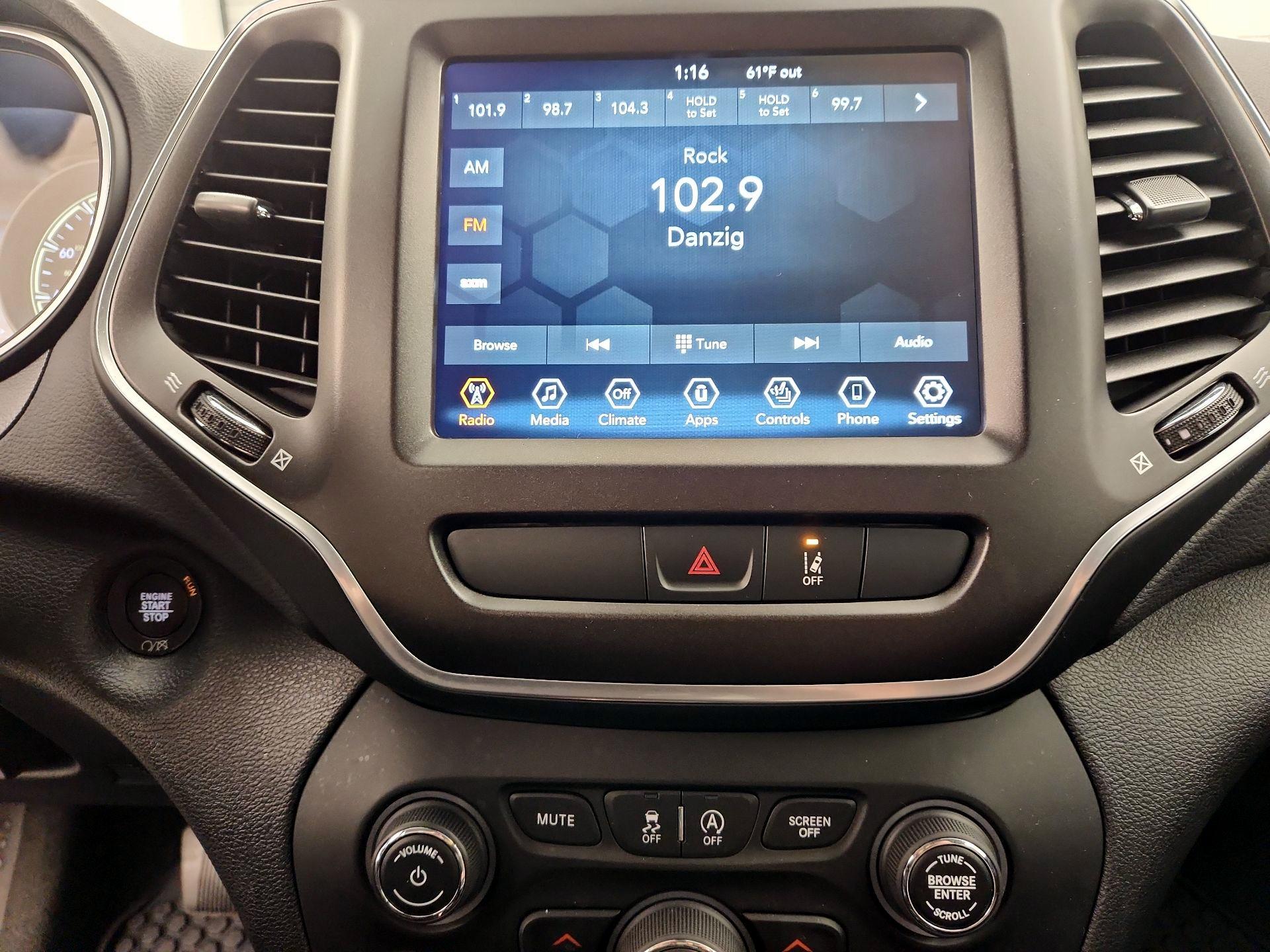 Thumbnail: 2022 Jeep Cherokee - 15