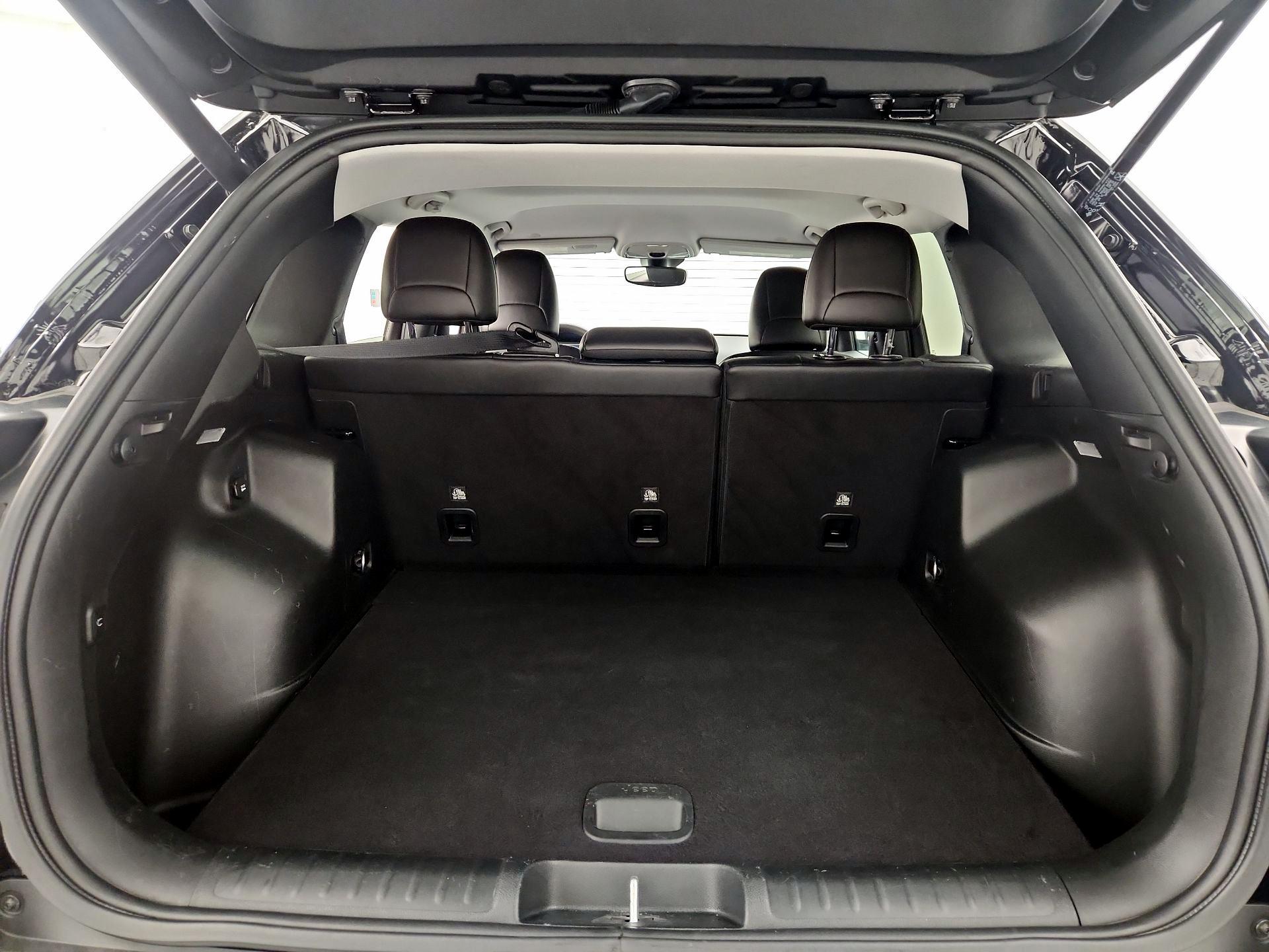 Thumbnail: 2022 Jeep Cherokee - 20