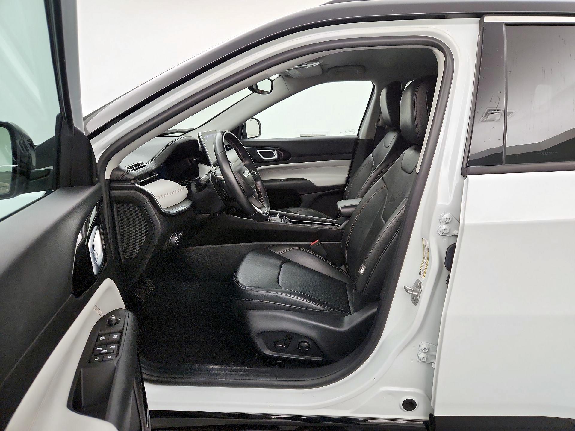 Thumbnail: 2022 Jeep Compass - 11