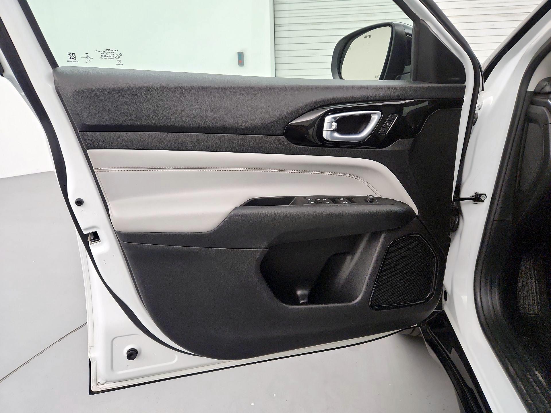 Thumbnail: 2022 Jeep Compass - 12