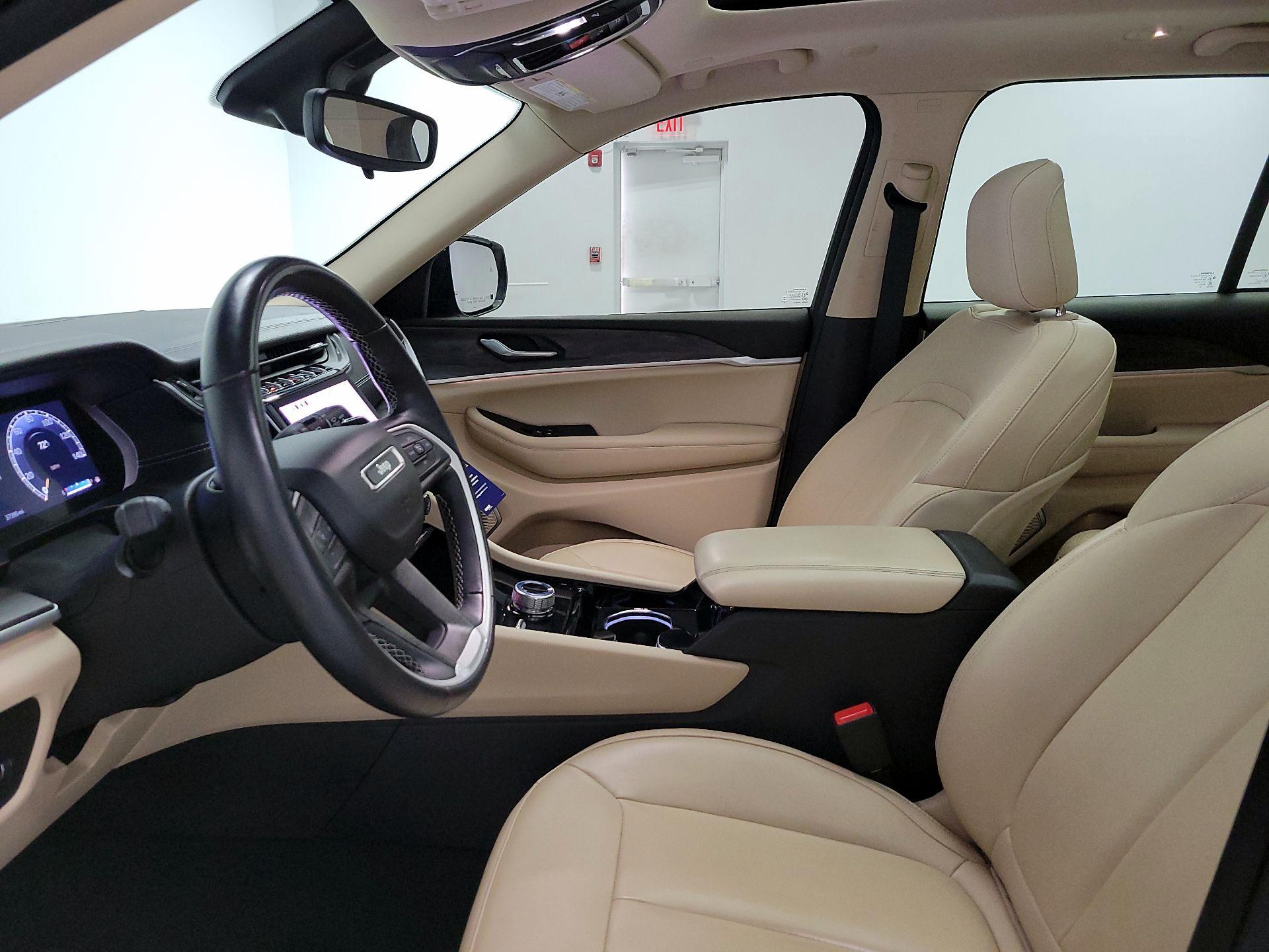 Thumbnail: 2022 Jeep Grand Cherokee - 12