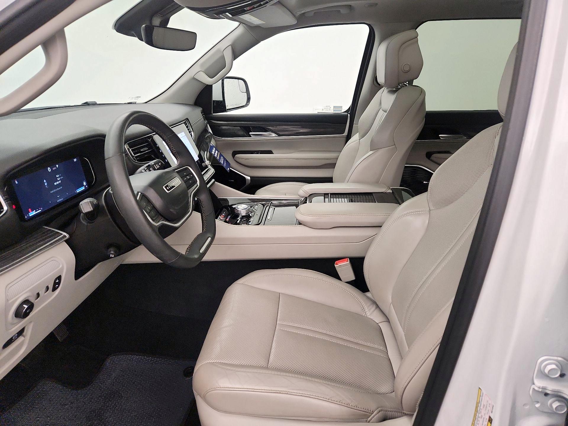 Thumbnail: 2022 Jeep Wagoneer - 11