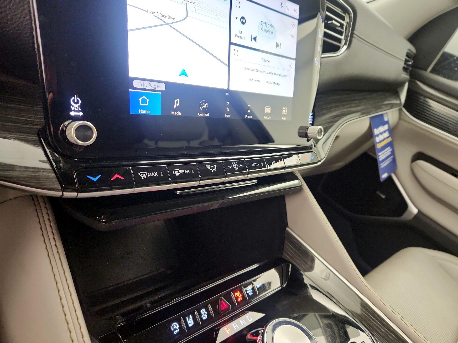 Thumbnail: 2022 Jeep Wagoneer - 16