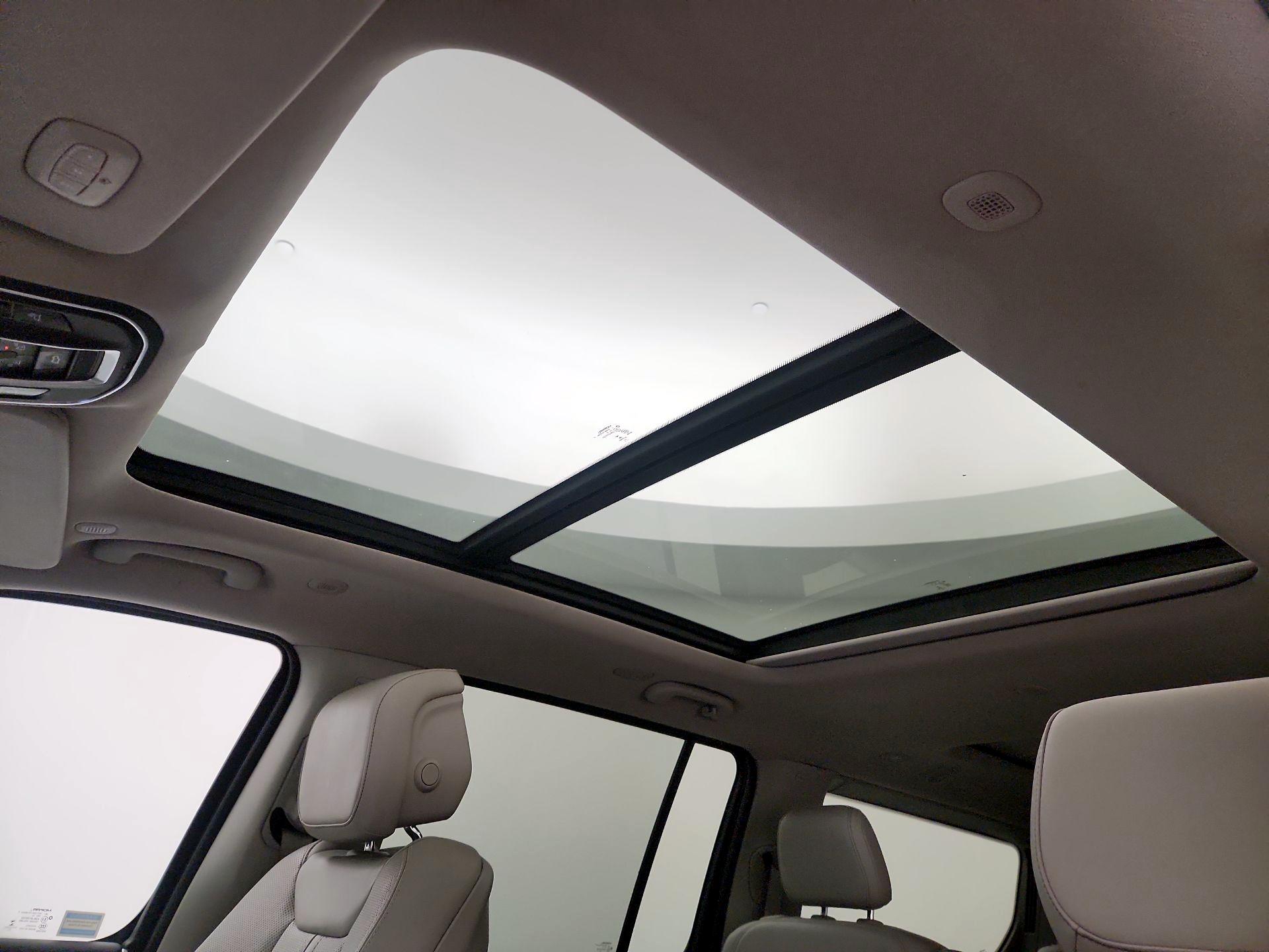 Thumbnail: 2022 Jeep Wagoneer - 18