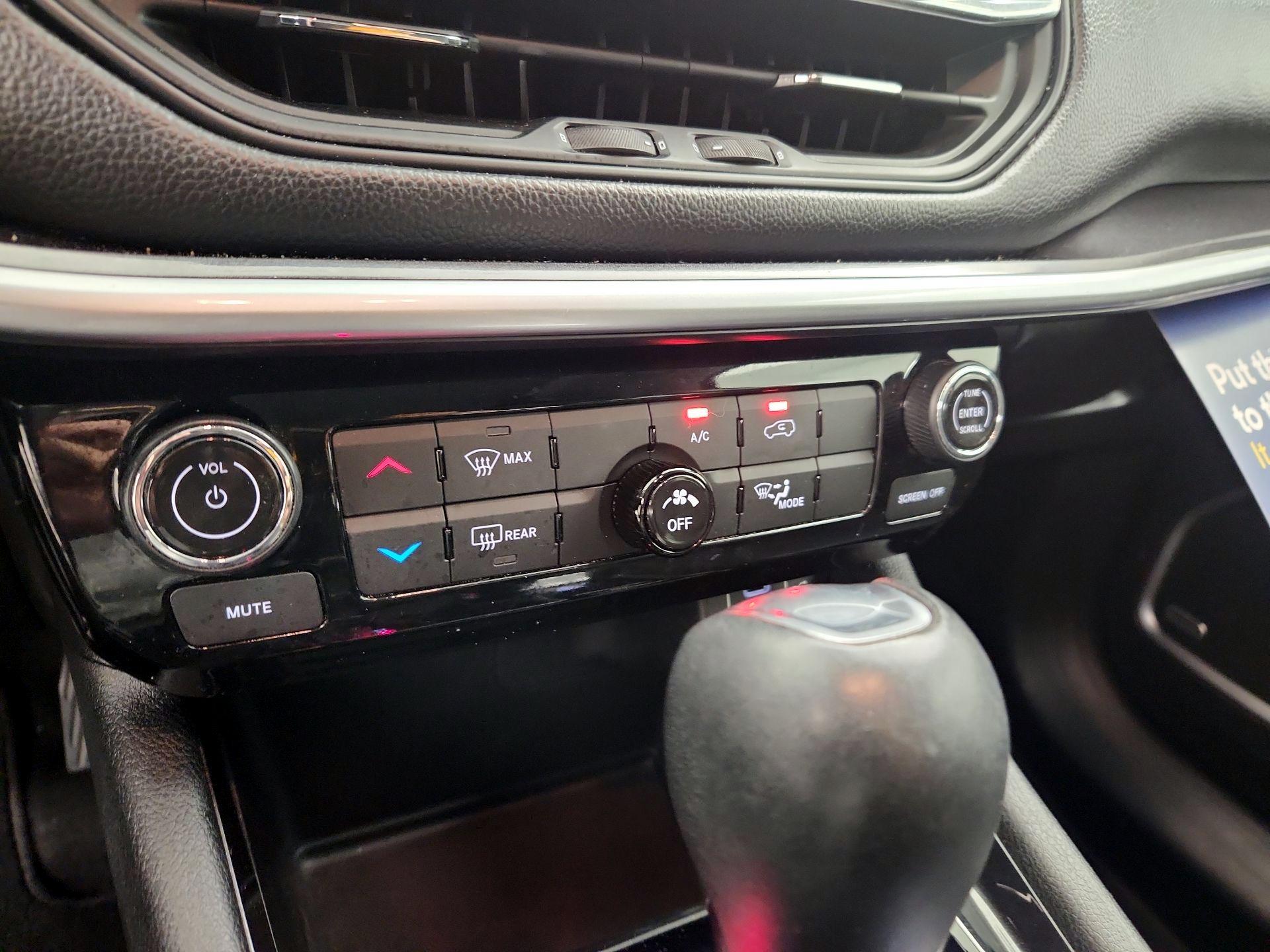 Thumbnail: 2022 Jeep Compass - 16