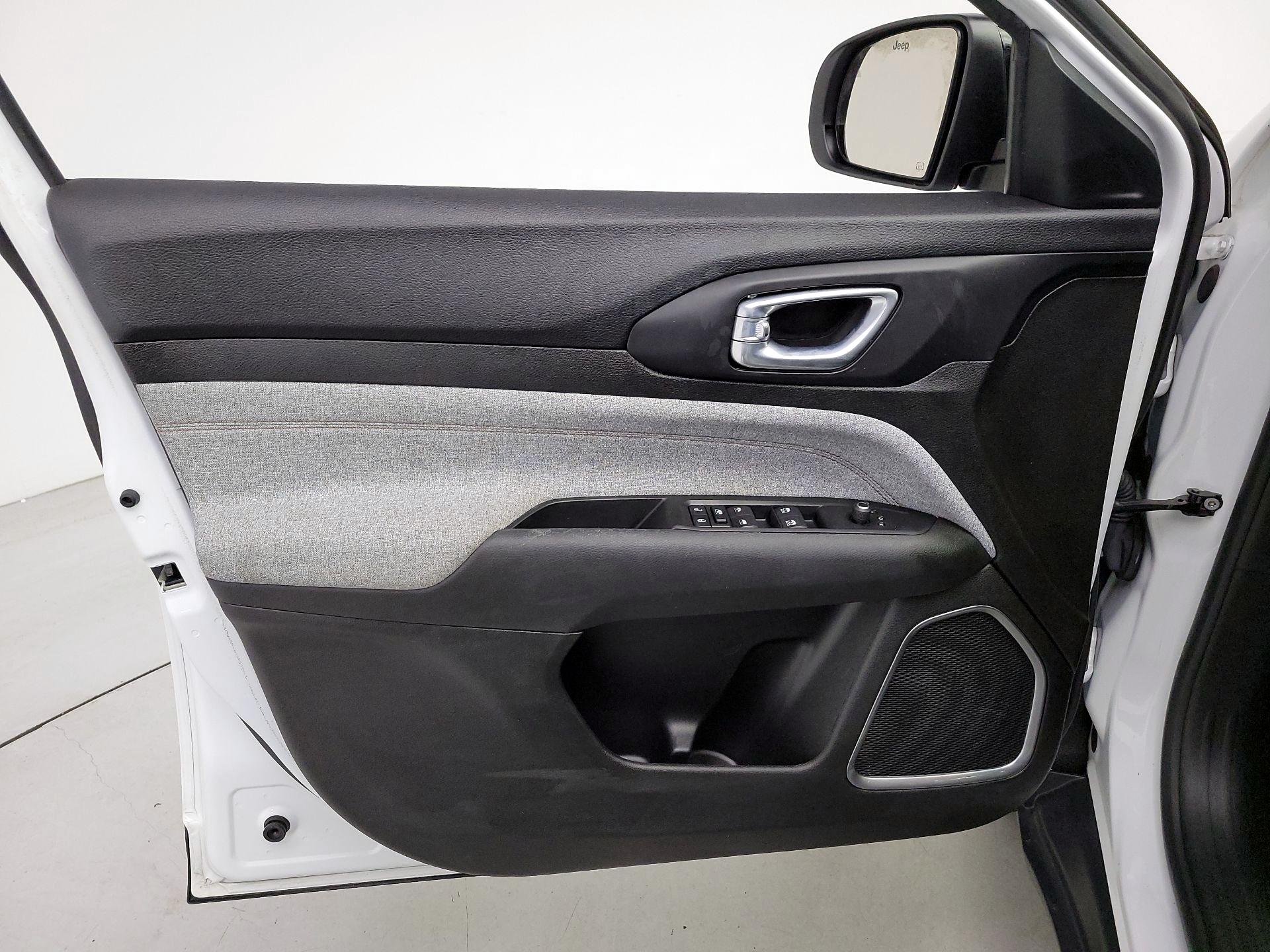 Thumbnail: 2022 Jeep Compass - 12