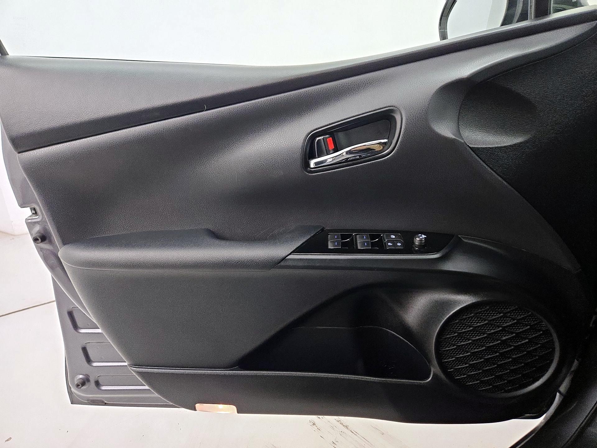 Thumbnail: 2020 Toyota Prius Prime - 12