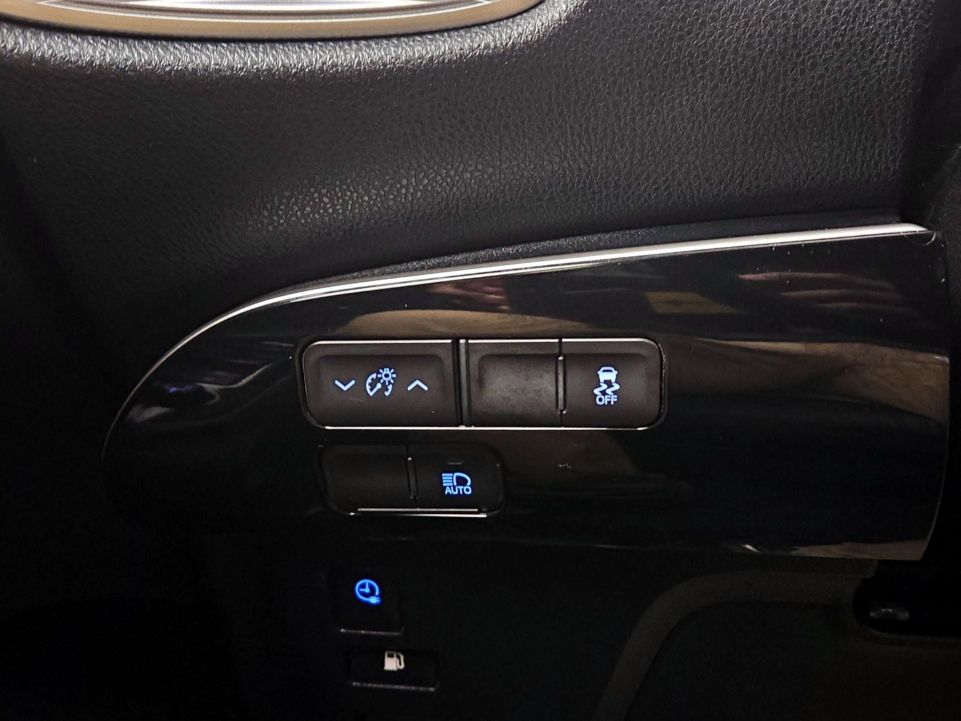 Thumbnail: 2020 Toyota Prius Prime - 13