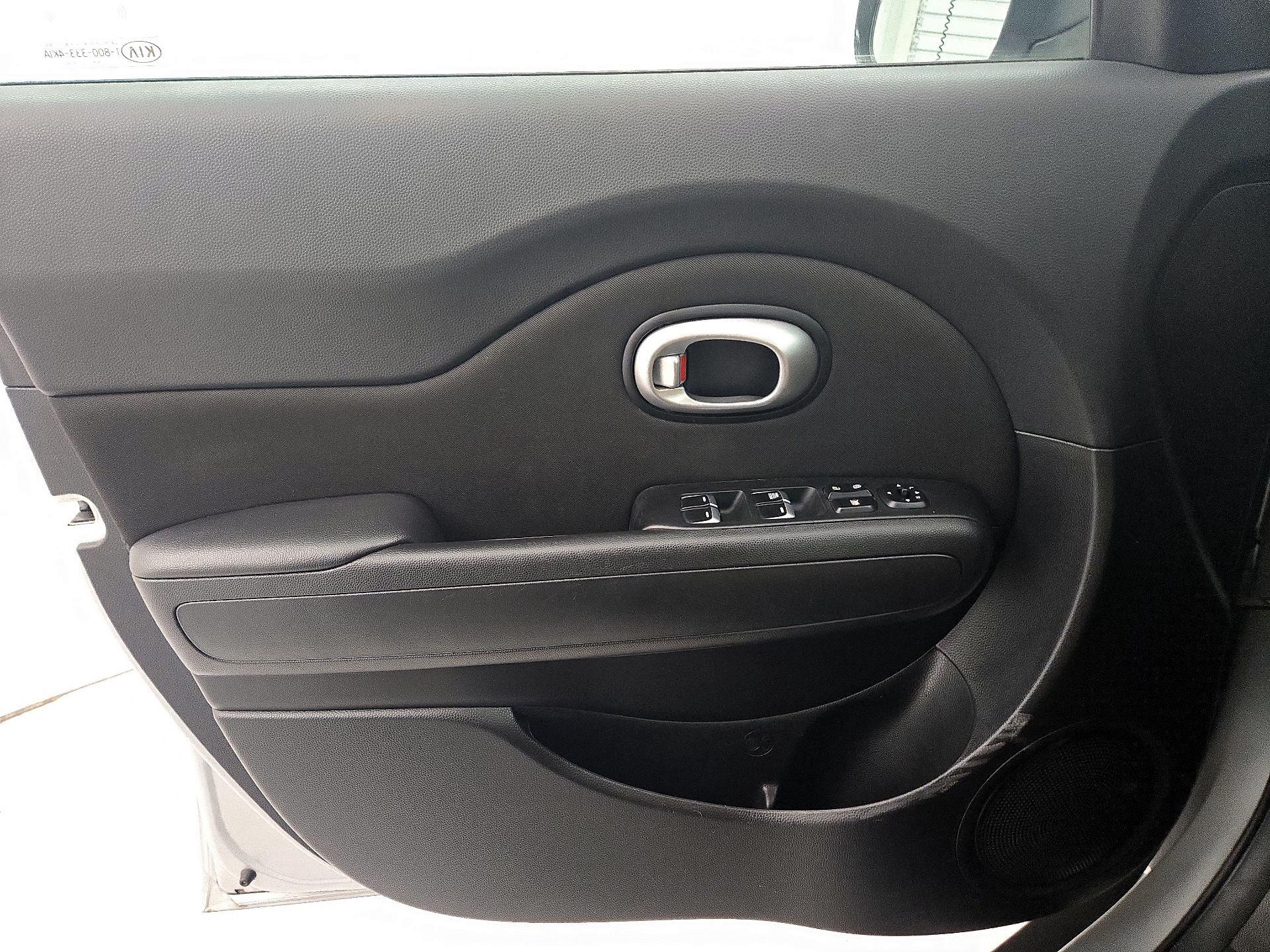 Thumbnail: 2017 Kia Soul - 12