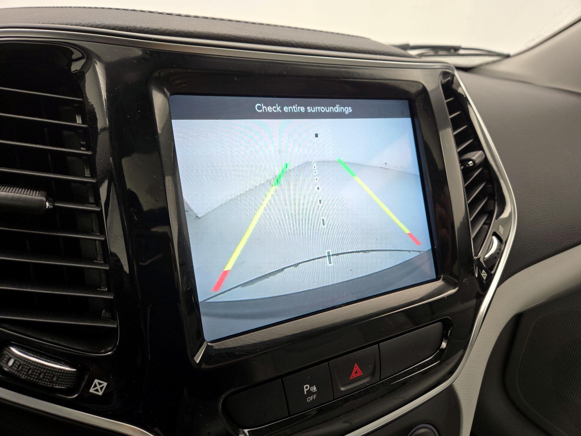 Thumbnail: 2019 Jeep Cherokee - 14