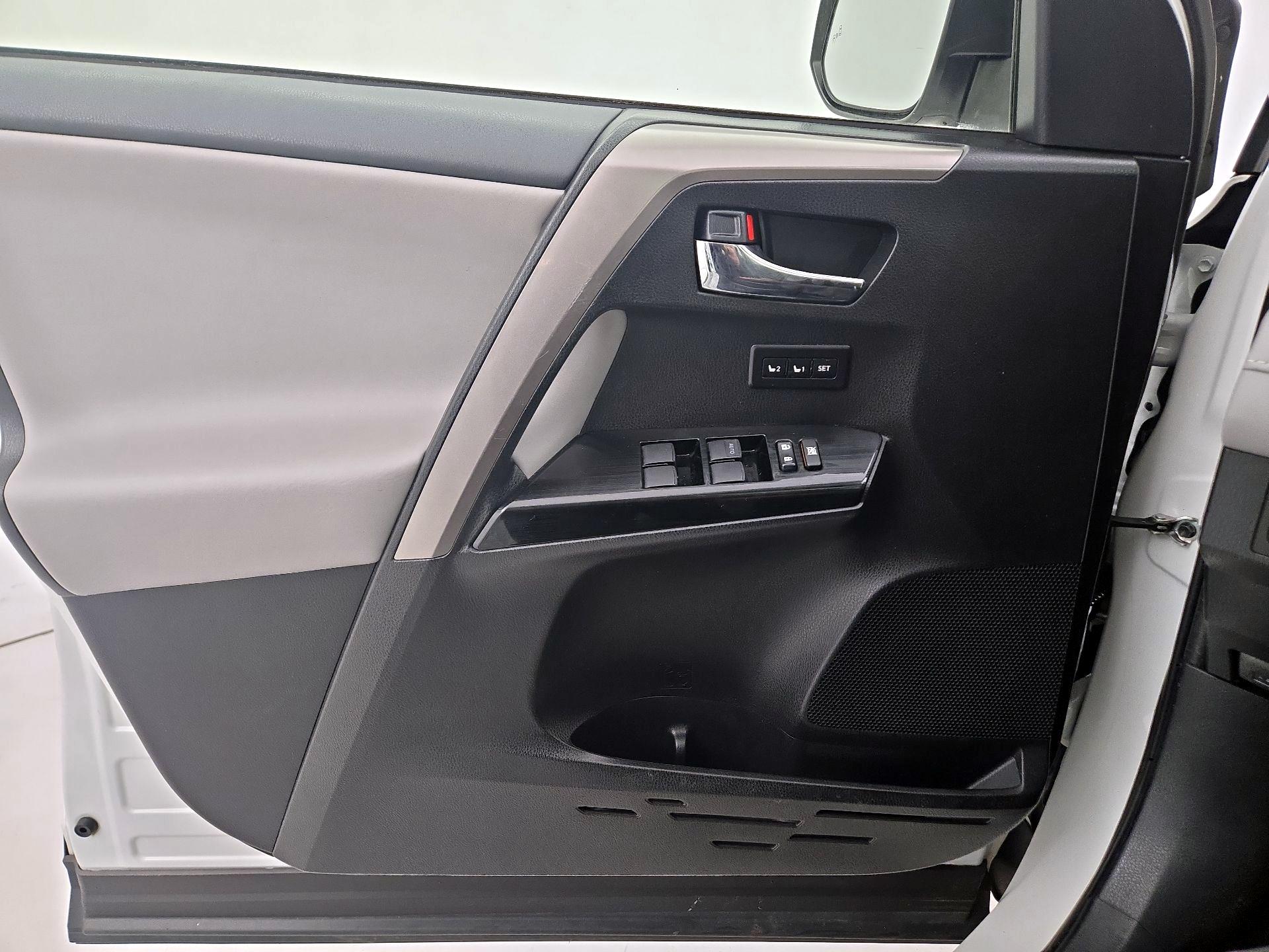 Thumbnail: 2018 Toyota RAV4 - 12