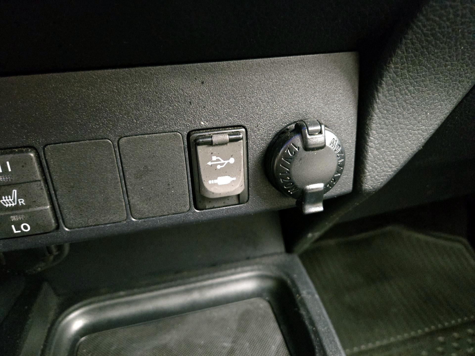 Thumbnail: 2018 Toyota RAV4 - 19