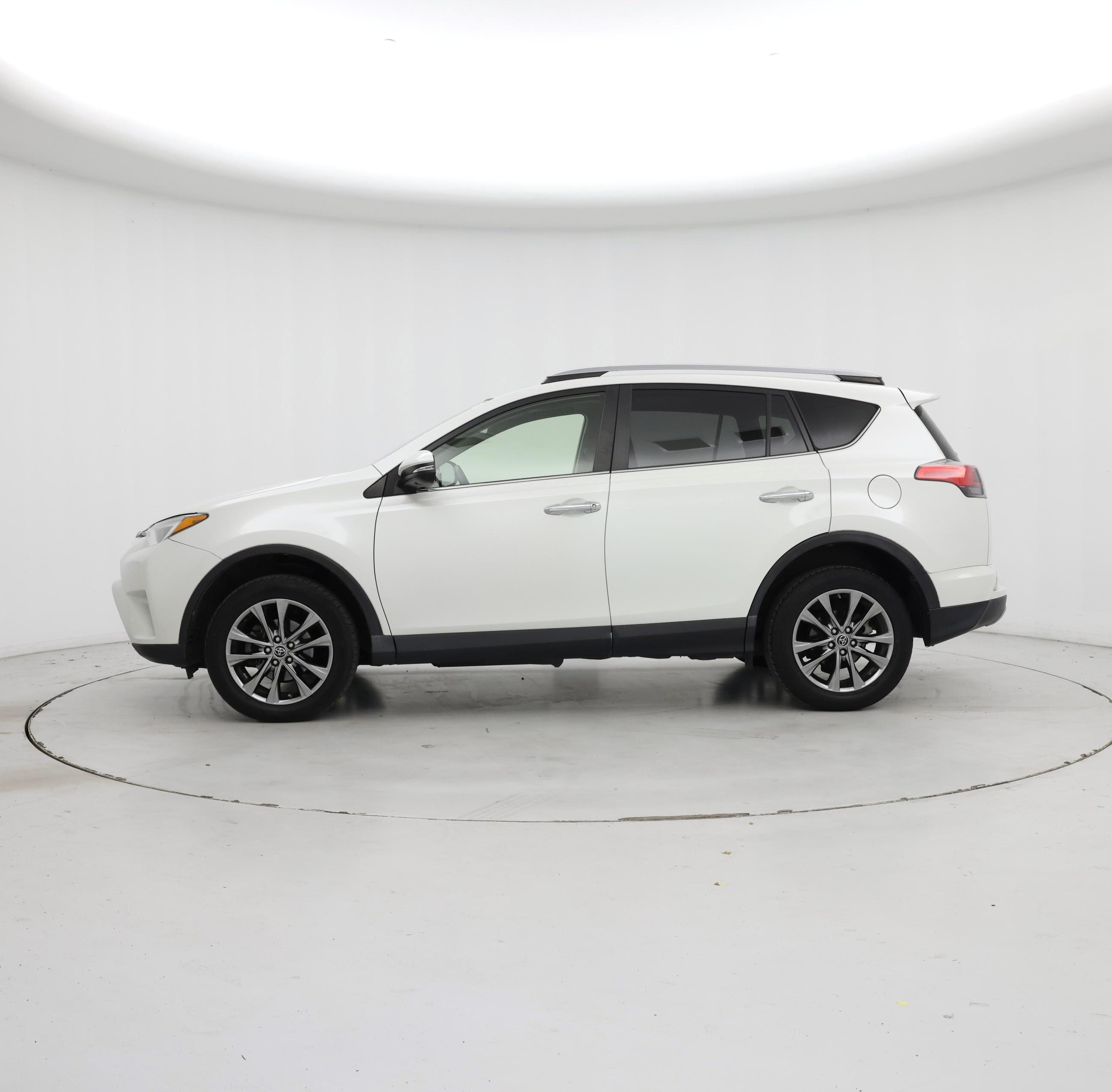 Thumbnail: 2018 Toyota RAV4 - 3