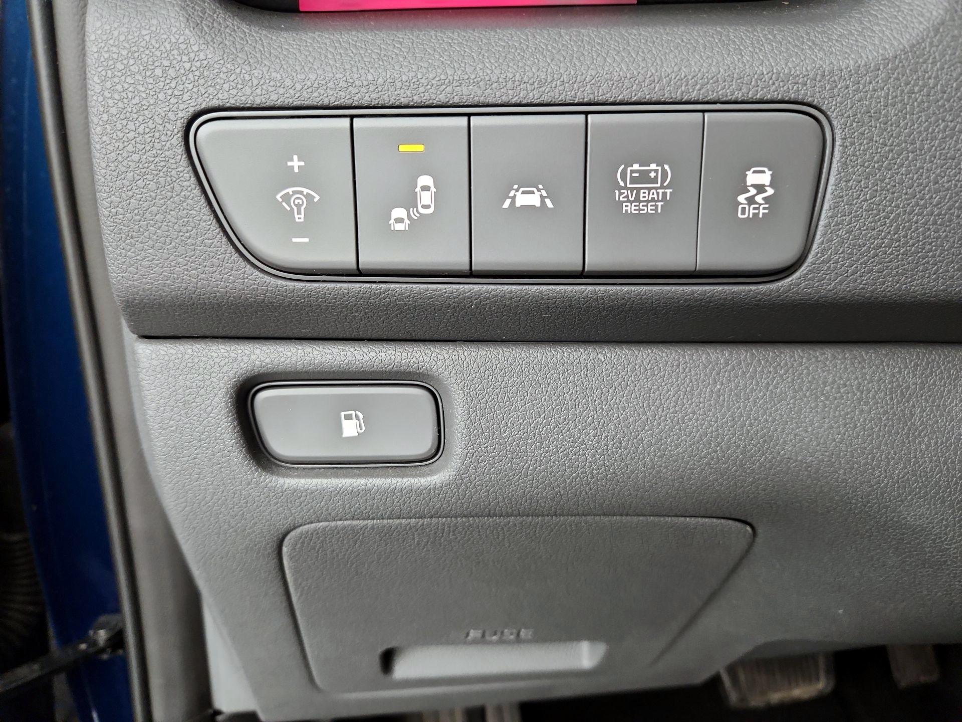 Thumbnail: 2020 Kia Niro - 13